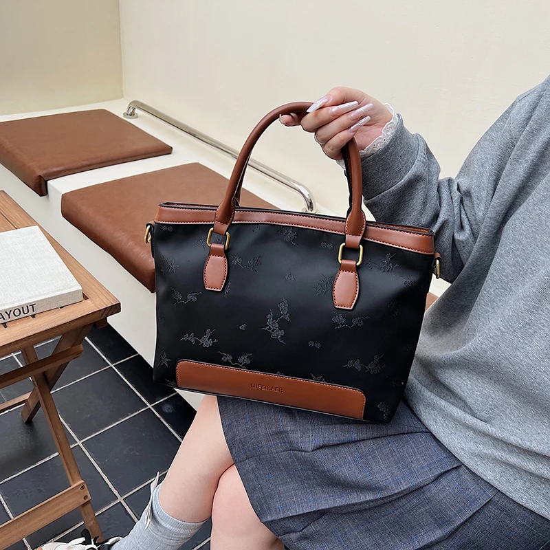 High-Quality Women Handbag Made of Leather, Elegant Tote Bags with Shoulder Strap, Luxury Brand
High-Quality Women Handbag Made of Leather, Elegant Tote Bags with Shoulder Strap, Luxury Brand