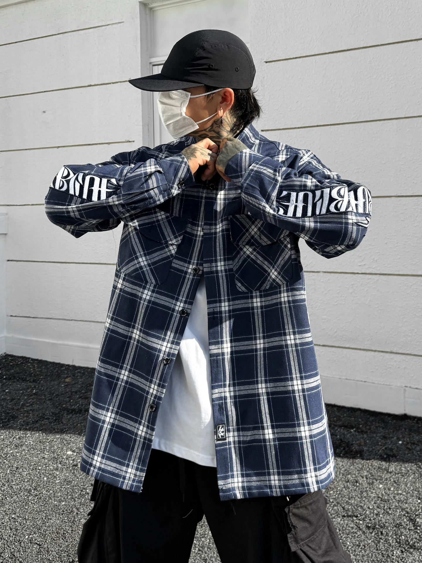 Мужская рубашка в стиле ретро-американский клетчатый узор, свободного кроя, в стиле хип-хоп, с вышивкой, дышащая, из смесового хлопка и полиэстера, комфортная.
Мужская рубашка в стиле ретро-американский клетчатый узор, свободного кроя, в стиле хип-хоп, с вышивкой, дышащая, из смесового хлопка и полиэстера, комфортная.