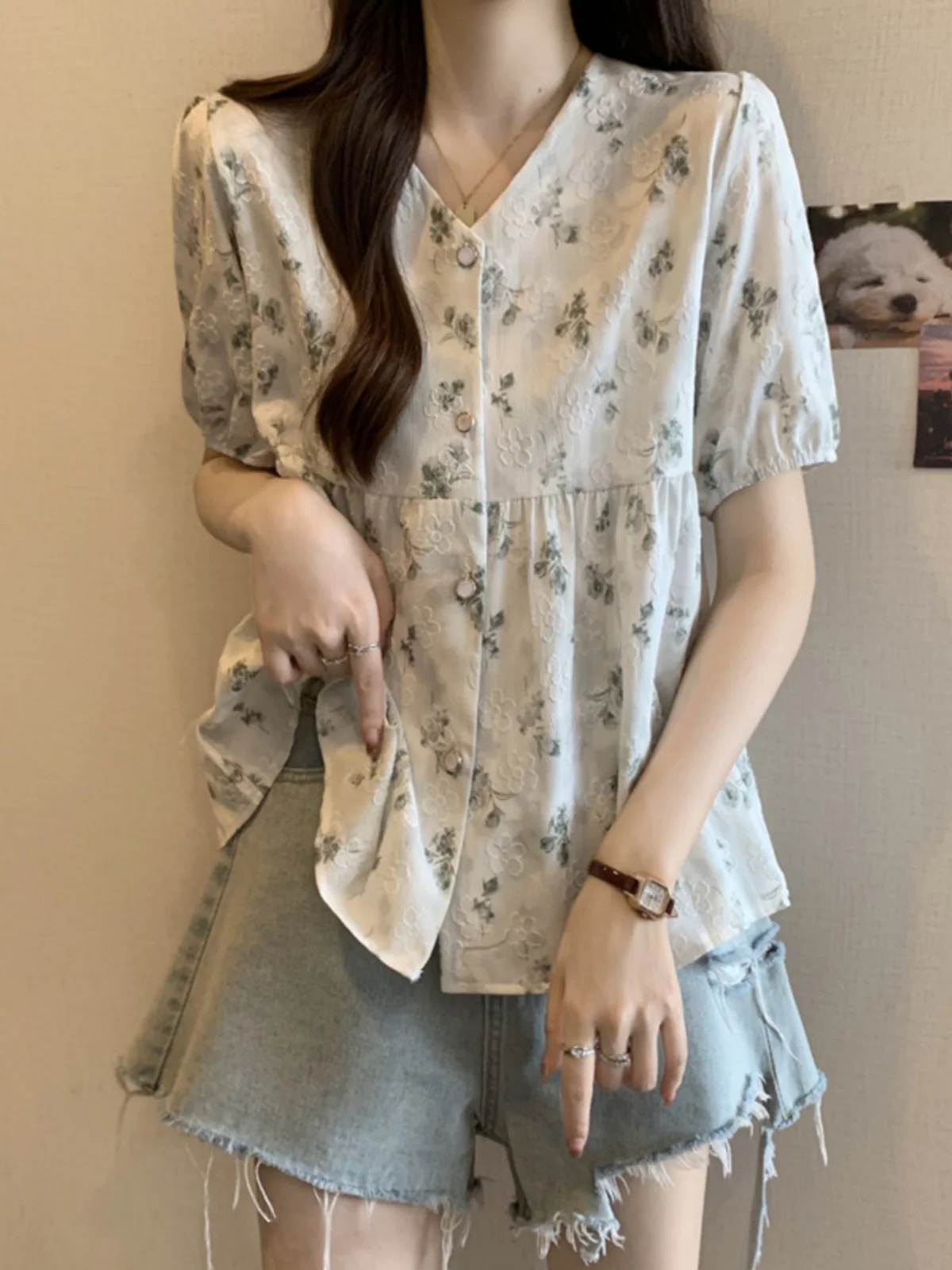 Retro Floral Print Short Sleeve V-Neck Women's Shirt Summer plus Size Conceal Belly Hide Fat Design Slimming Effectiveness
Retro Floral Print Short Sleeve V-Neck Women's Shirt Summer plus Size Conceal Belly Hide Fat Design Slimming Effectiveness