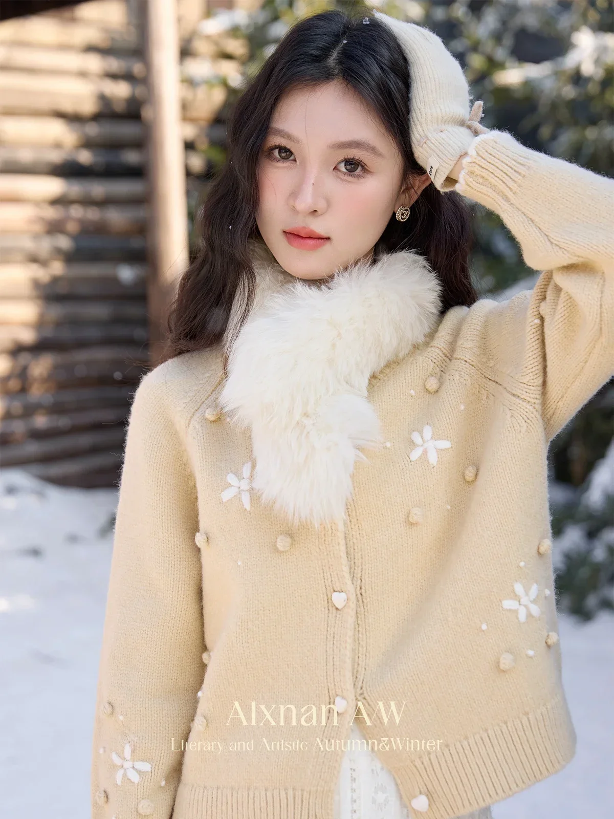 ALXNAN Women's Sweater Yellow Warm Chic Heart-shaped Buttons Cardigans 2025 Autumn Winter Loose-fit Female Knitted Tops L52507
ALXNAN Women's Sweater Yellow Warm Chic Heart-shaped Buttons Cardigans 2025 Autumn Winter Loose-fit Female Knitted Tops L52507