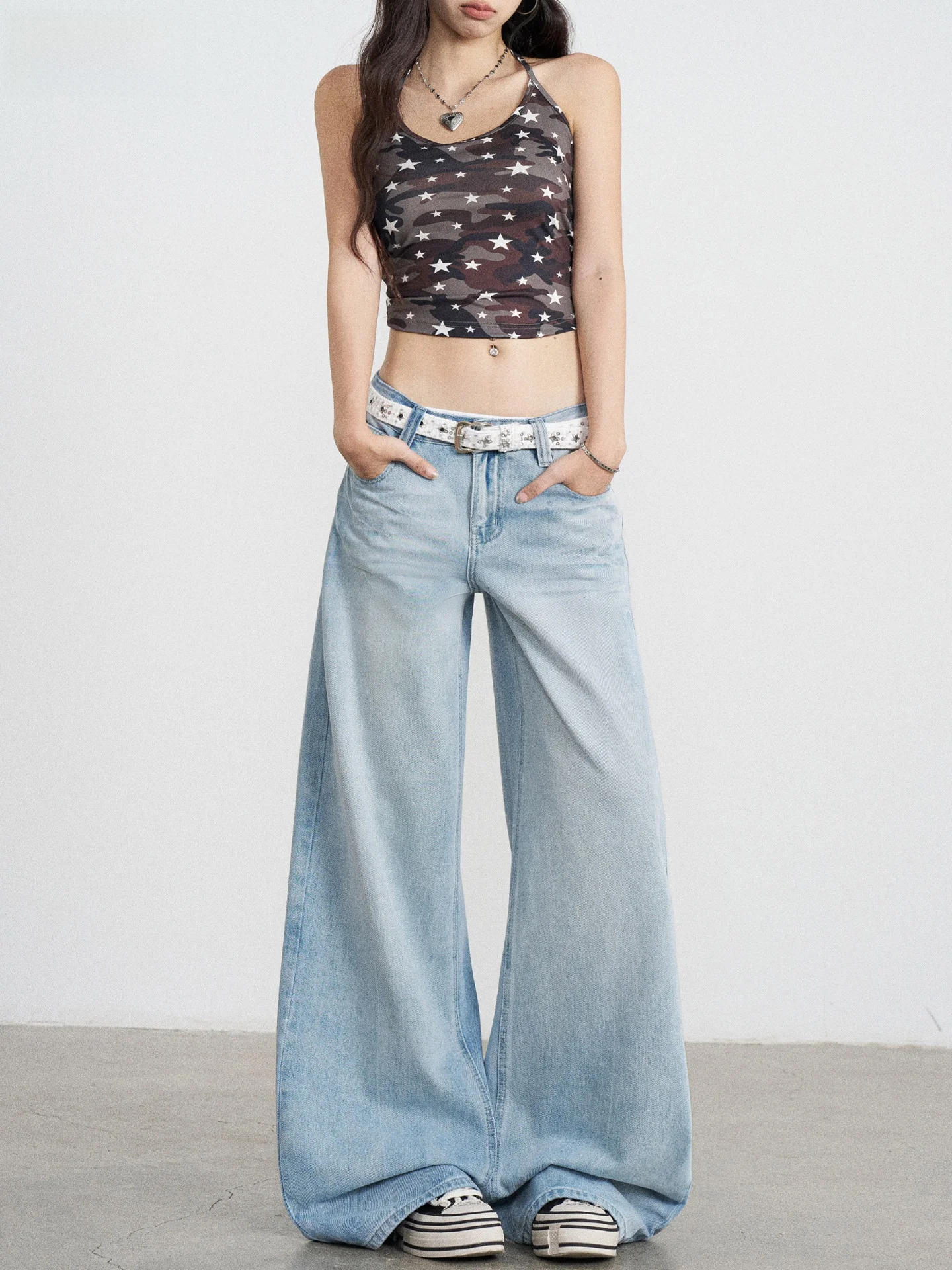 Light Blue Distressed Wide Leg Jeans Women's New 2026 American Style Washed Loose Trousers Female Summer Casual Jeans
Light Blue Distressed Wide Leg Jeans Women's New 2026 American Style Washed Loose Trousers Female Summer Casual Jeans