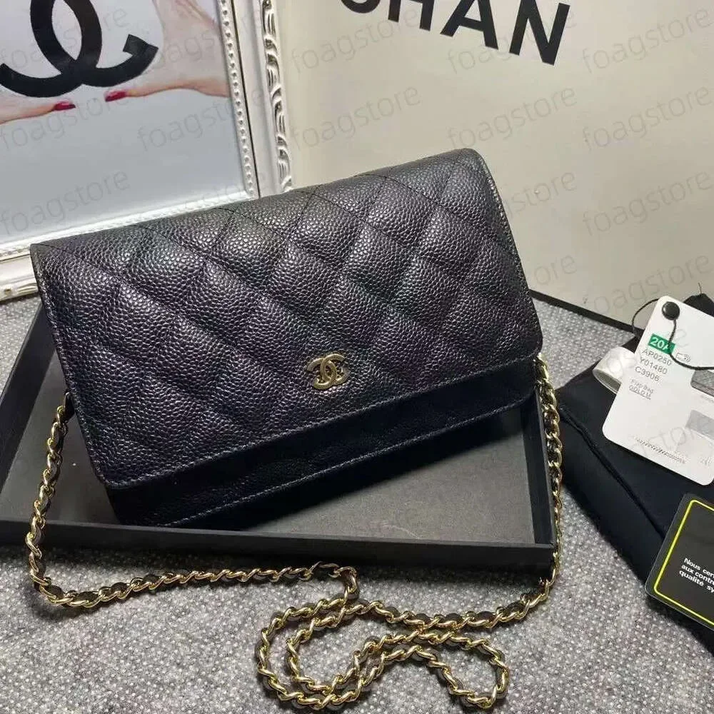 Дизайнерская сумка Channels с золотой пряжкой, классическим клапаном, ромбовидным узором, цепочкой-ремешком, сумка через плечо PSkinflap, черная, цвет черный икорный, 940
Дизайнерская сумка Channels с золотой пряжкой, классическим клапаном, ромбовидным узором, цепочкой-ремешком, сумка через плечо PSkinflap, черная, цвет черный икорный, 940