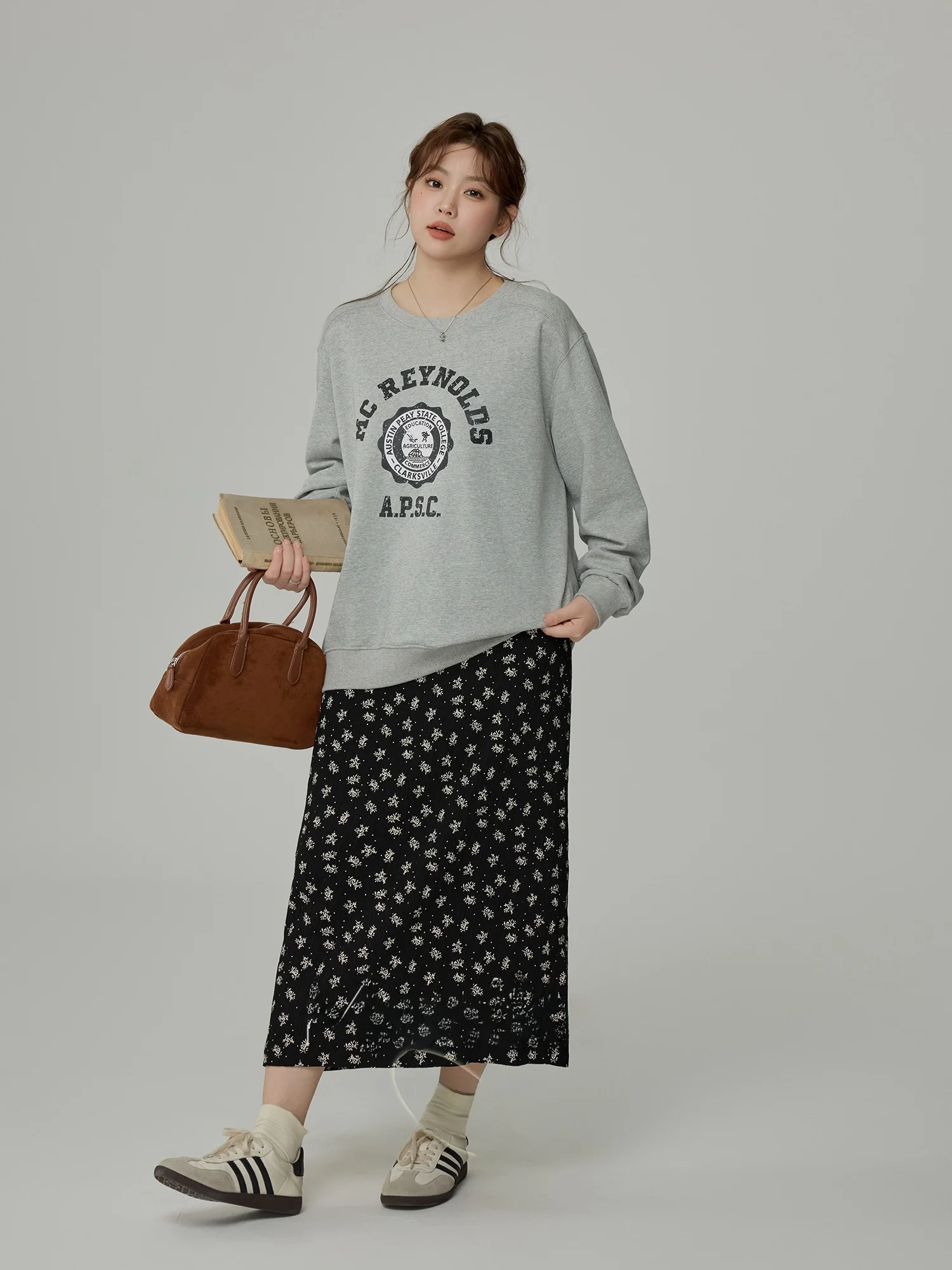 Женская толстовка большого размера с круглым вырезом и буквенным принтом, свободного кроя, утягивающая, в корейском стиле, удобная, из хлопка...
Женская толстовка большого размера с круглым вырезом и буквенным принтом, свободного кроя, утягивающая, в корейском стиле, удобная, из хлопка...