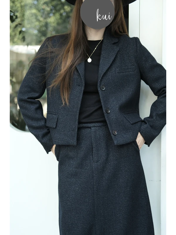 Ele Deep Blue Floral Silk ort Suit Jaet Women's Simple Design Sesame Wool Outerwear Commute Friendly 2026Kui Sartoria
Ele Deep Blue Floral Silk ort Suit Jaet Women's Simple Design Sesame Wool Outerwear Commute Friendly 2026Kui Sartoria