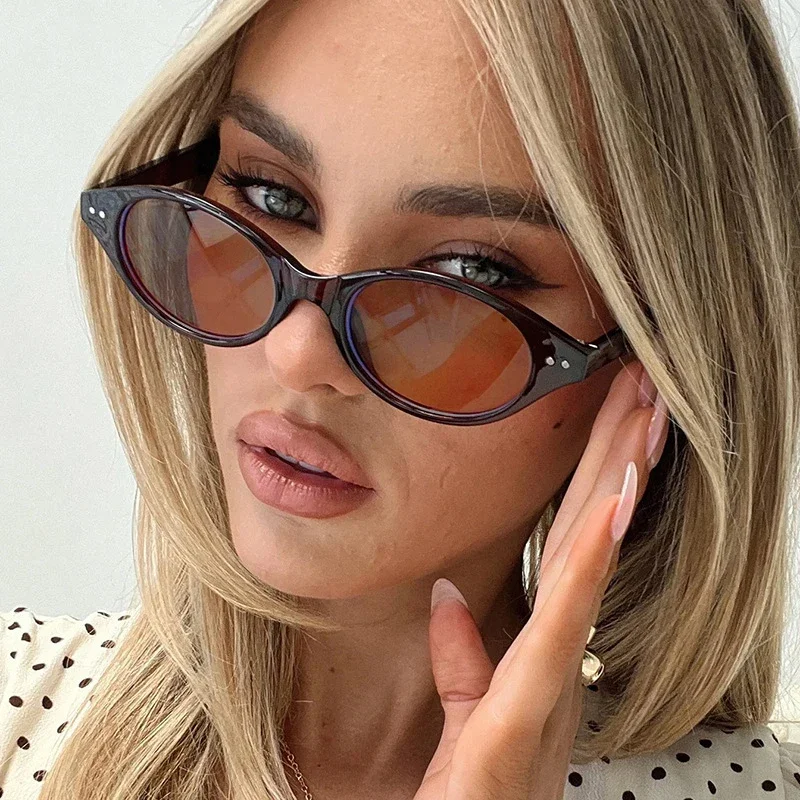 New Ultra Light and High-definition Oval Frame Sunglasses Fashionable and High-end Trendy Travel Street Photography Sunglasses 
New Ultra Light and High-definition Oval Frame Sunglasses Fashionable and High-end Trendy Travel Street Photography Sunglasses