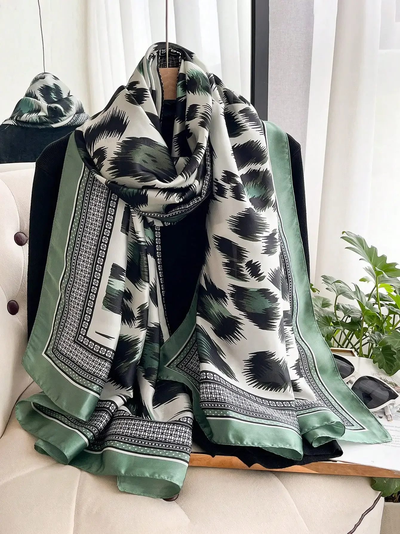 2026 1PC Women's Faux Silk Vintage Elegant Leopard Print Pattern Printed Spring Summer Fashion Versatile Sun Protection Shawl Travel Scarf Daily Matching Decorative
2026 1PC Women's Faux Silk Vintage Elegant Leopard Print Pattern Printed Spring Summer Fashion Versatile Sun Protection Shawl Travel Scarf Daily Matching Decorative