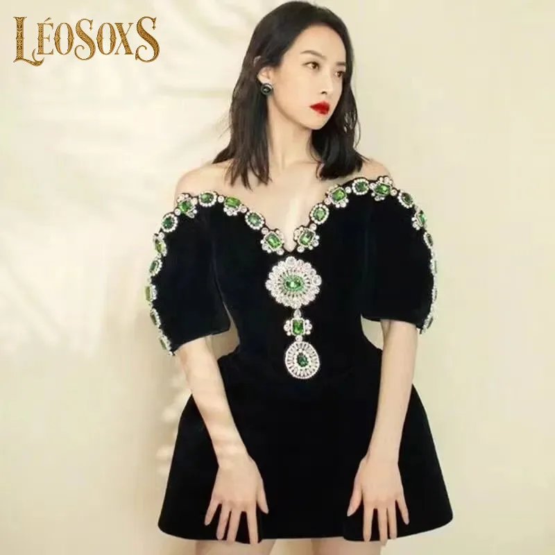 LEOSOXS 2025 Sexy Strapless Sleeveless Shiny Rhinestone Bodycon Mini Velvet Dress For Birthday Celebration Cocktail Party
LEOSOXS 2025 Sexy Strapless Sleeveless Shiny Rhinestone Bodycon Mini Velvet Dress For Birthday Celebration Cocktail Party