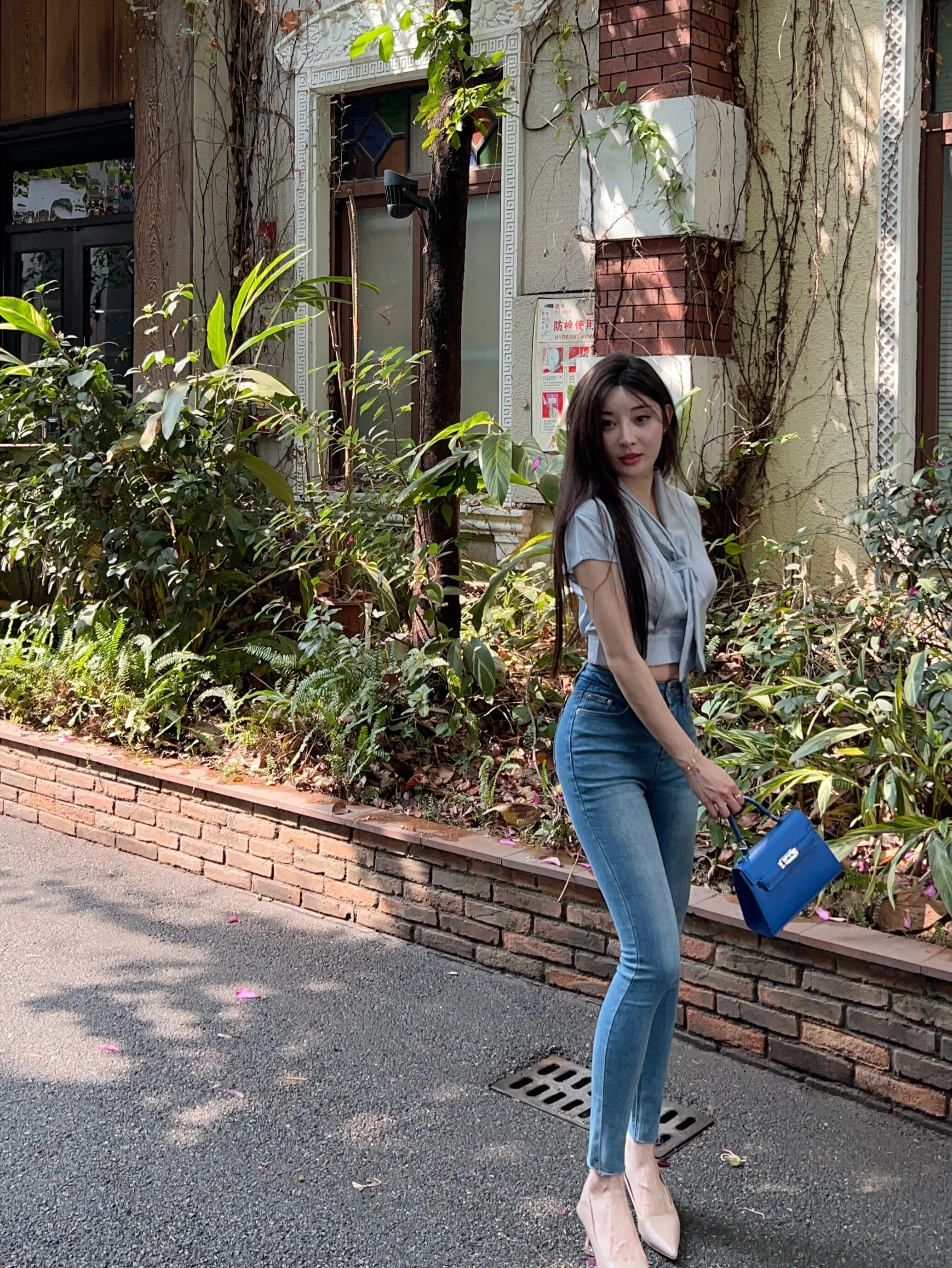 Облегающие синие джинсы с высокой талией, женские сексуальные хлопковые эластичные джинсы с высокой талией, облегающие универсальные джинсы до щиколотки...
Облегающие синие джинсы с высокой талией, женские сексуальные хлопковые эластичные джинсы с высокой талией, облегающие универсальные джинсы до щиколотки...