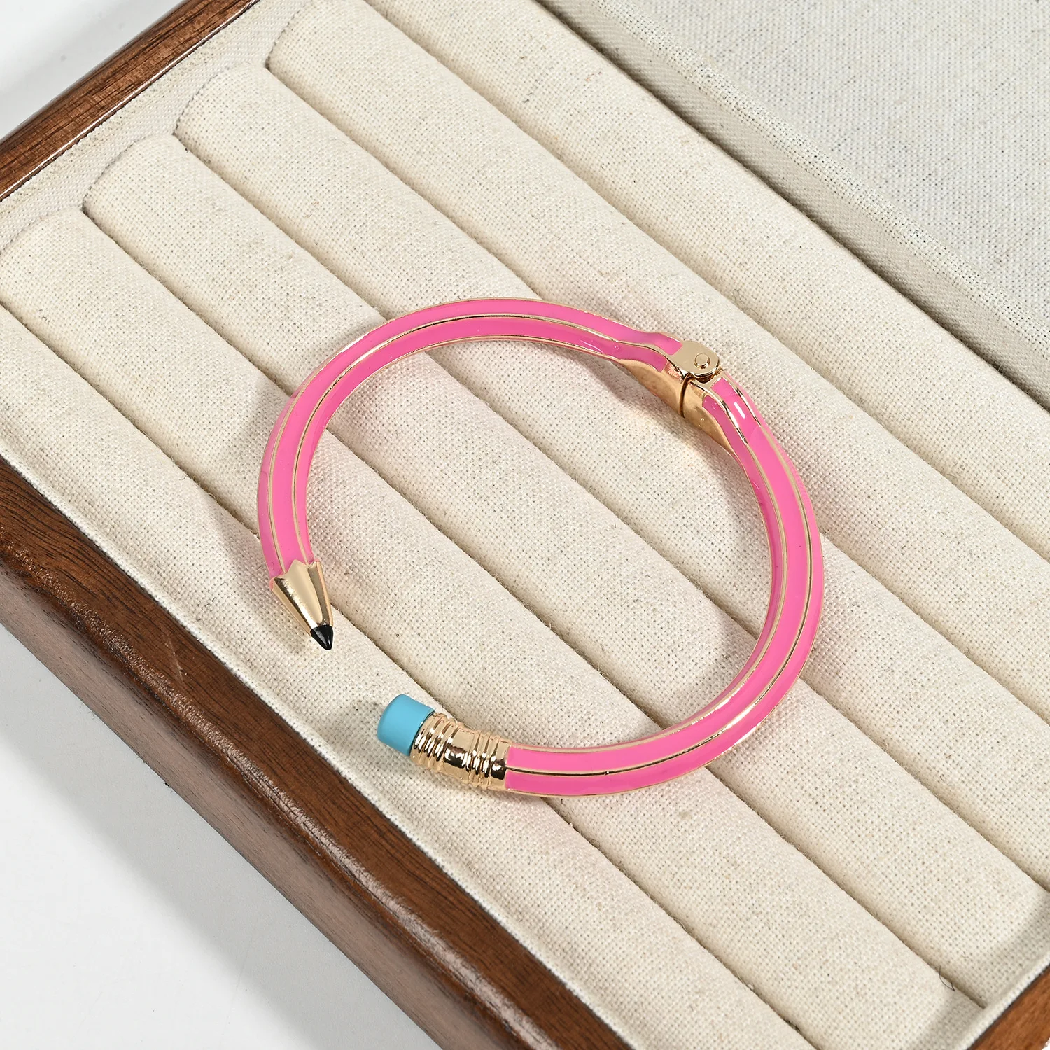 Fashionable Enamel Colorful Bracelets for Women Korean Exquisite Pencil Shaped Cuff Bracelets Bangles Luxury Hand Jewelry Gifts
Fashionable Enamel Colorful Bracelets for Women Korean Exquisite Pencil Shaped Cuff Bracelets Bangles Luxury Hand Jewelry Gifts