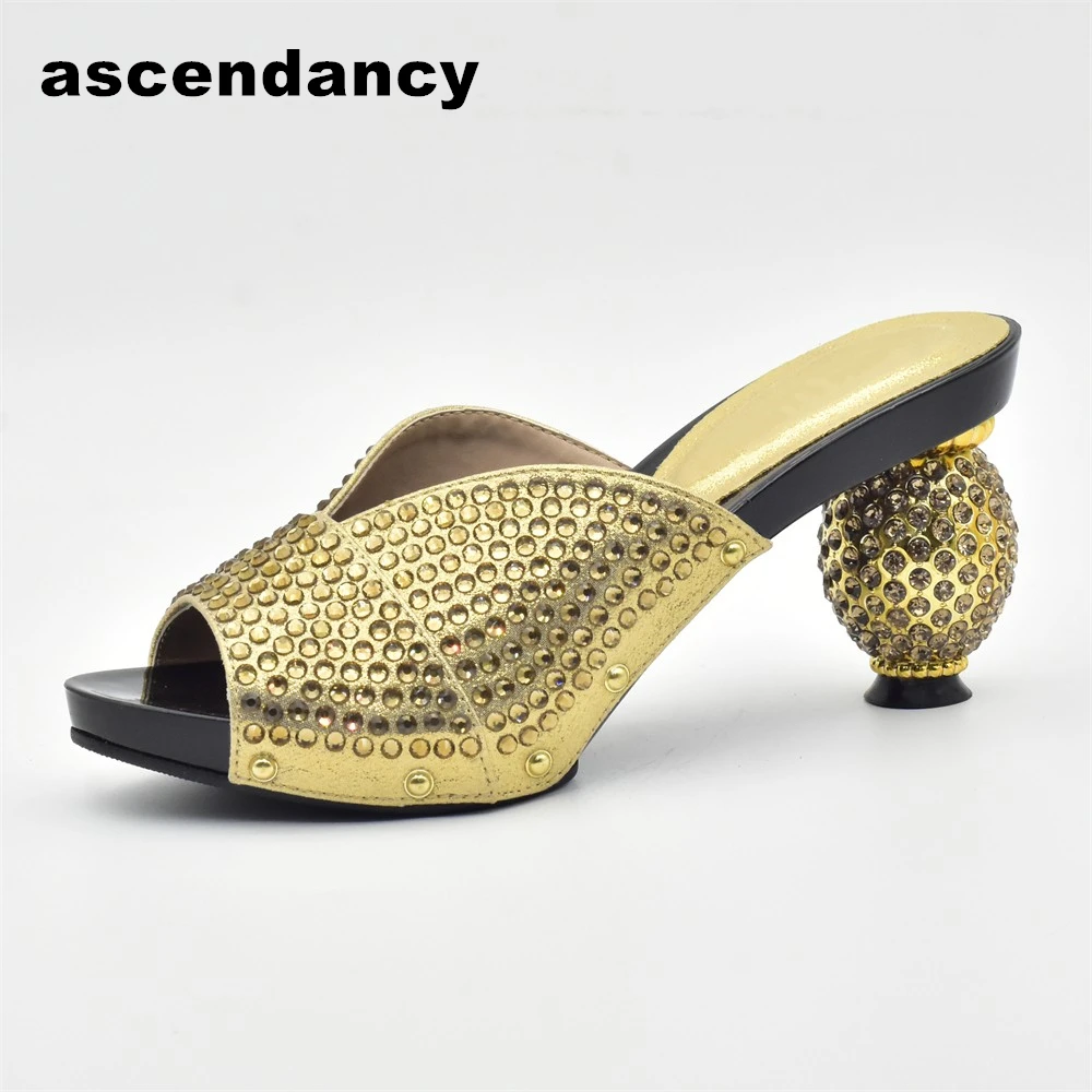 New Fashion Round Toe Shoes Heels Elegant Italian Woman Wedding for Party Shoes Women Party Pumps Decorated with Rhinestone
New Fashion Round Toe Shoes Heels Elegant Italian Woman Wedding for Party Shoes Women Party Pumps Decorated with Rhinestone