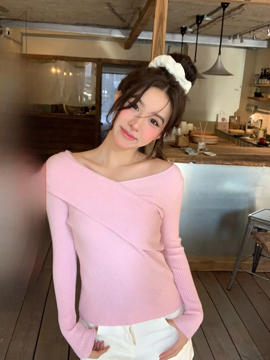 Трикотажный топ с V-образным вырезом и перекрестными деталями, французский стиль, ранняя весна, мягкий вязаный свитер с длинными рукавами и узлами
Трикотажный топ с V-образным вырезом и перекрестными деталями, французский стиль, ранняя весна, мягкий вязаный свитер с длинными рукавами и узлами