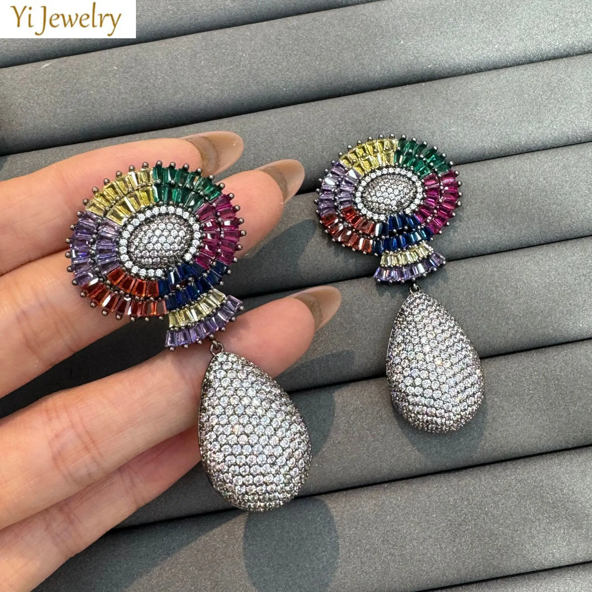 classy zirconia earrings luxury jewelry women dinner party wedding dangling earrings water drop pendant shiny jewelry gift
classy zirconia earrings luxury jewelry women dinner party wedding dangling earrings water drop pendant shiny jewelry gift