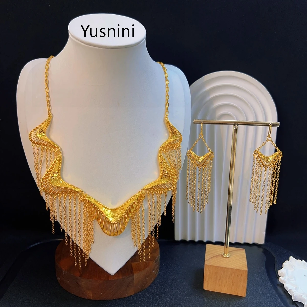 New French Dubai Fashion High end 24K Gold Plated Necklace Earrings Exquisite Engagement Party Jewelry Set for Lovers
New French Dubai Fashion High end 24K Gold Plated Necklace Earrings Exquisite Engagement Party Jewelry Set for Lovers