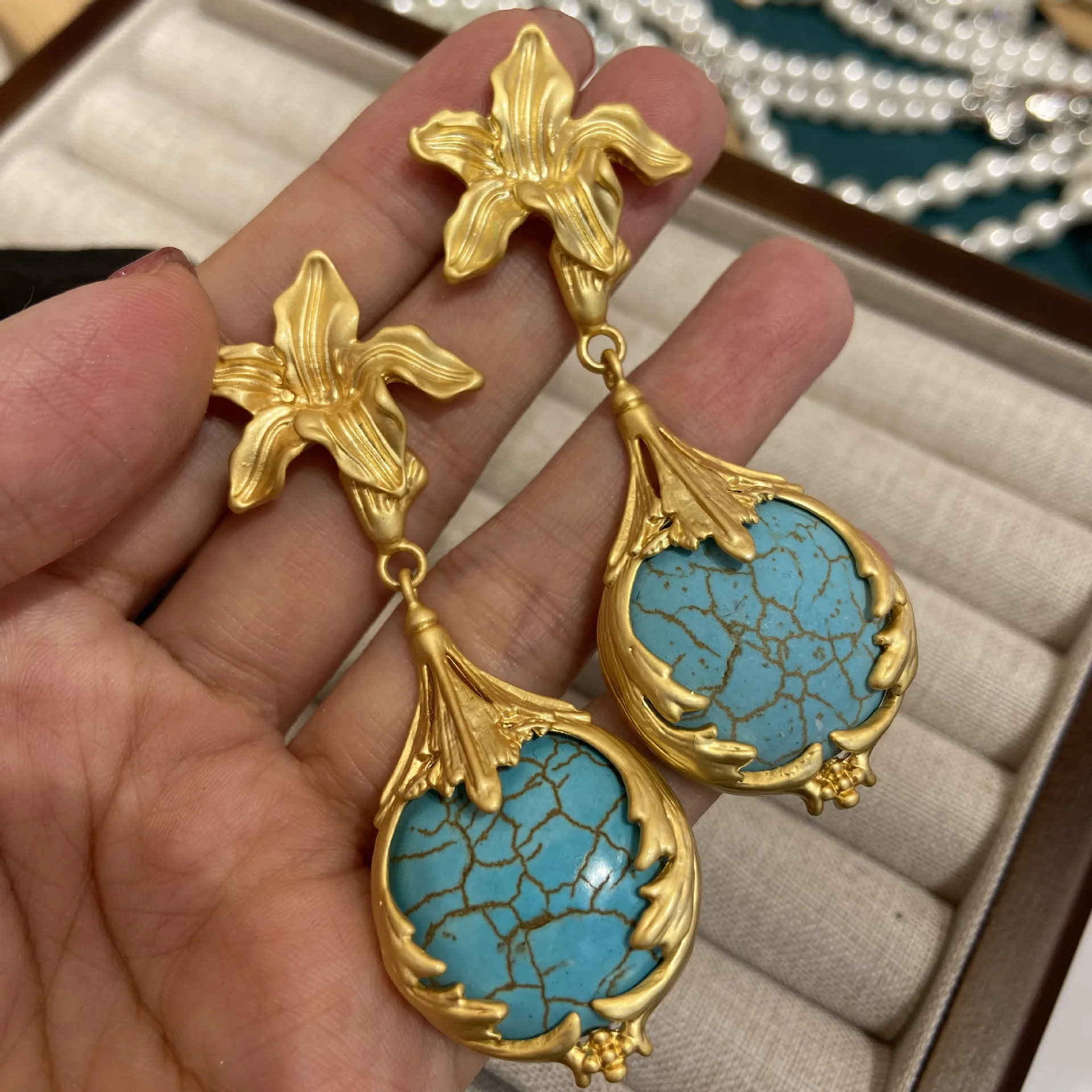 vintage gold color flower earrings turquoise blue round drop pendant long jewelry women party daily wear gift female
vintage gold color flower earrings turquoise blue round drop pendant long jewelry women party daily wear gift female