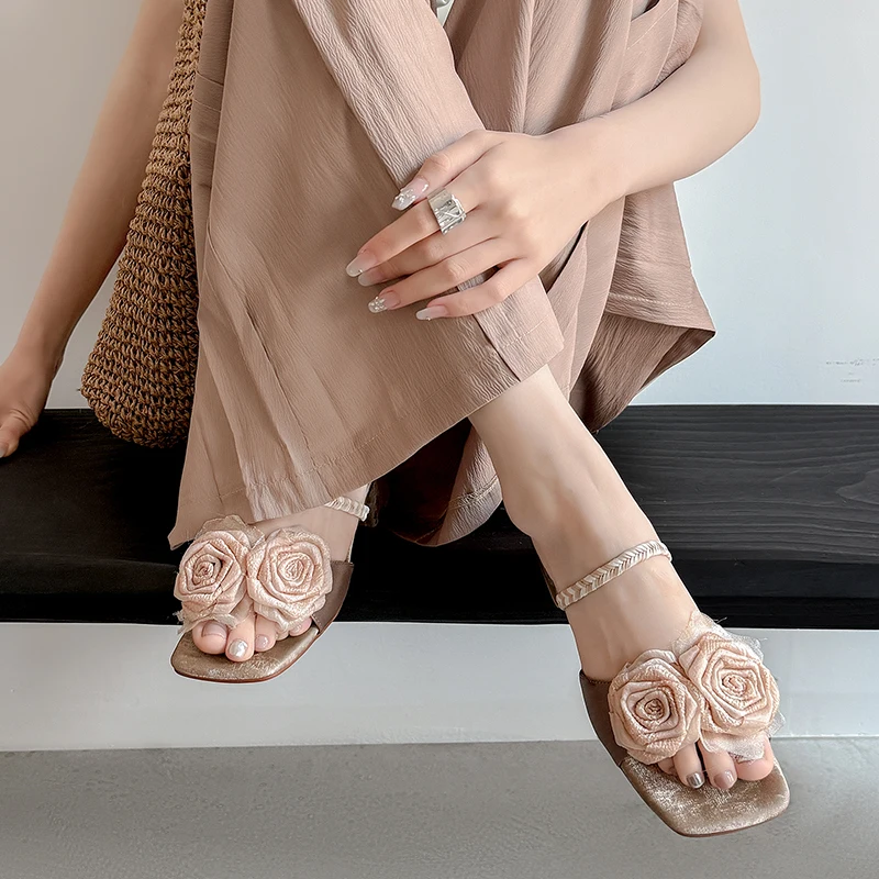 New Flower Designer Beach Slippers Women Elegant Satin Flip Flops Shoes Summer Open Toe Heels Floral Slingback Sandals Female 40
New Flower Designer Beach Slippers Women Elegant Satin Flip Flops Shoes Summer Open Toe Heels Floral Slingback Sandals Female 40