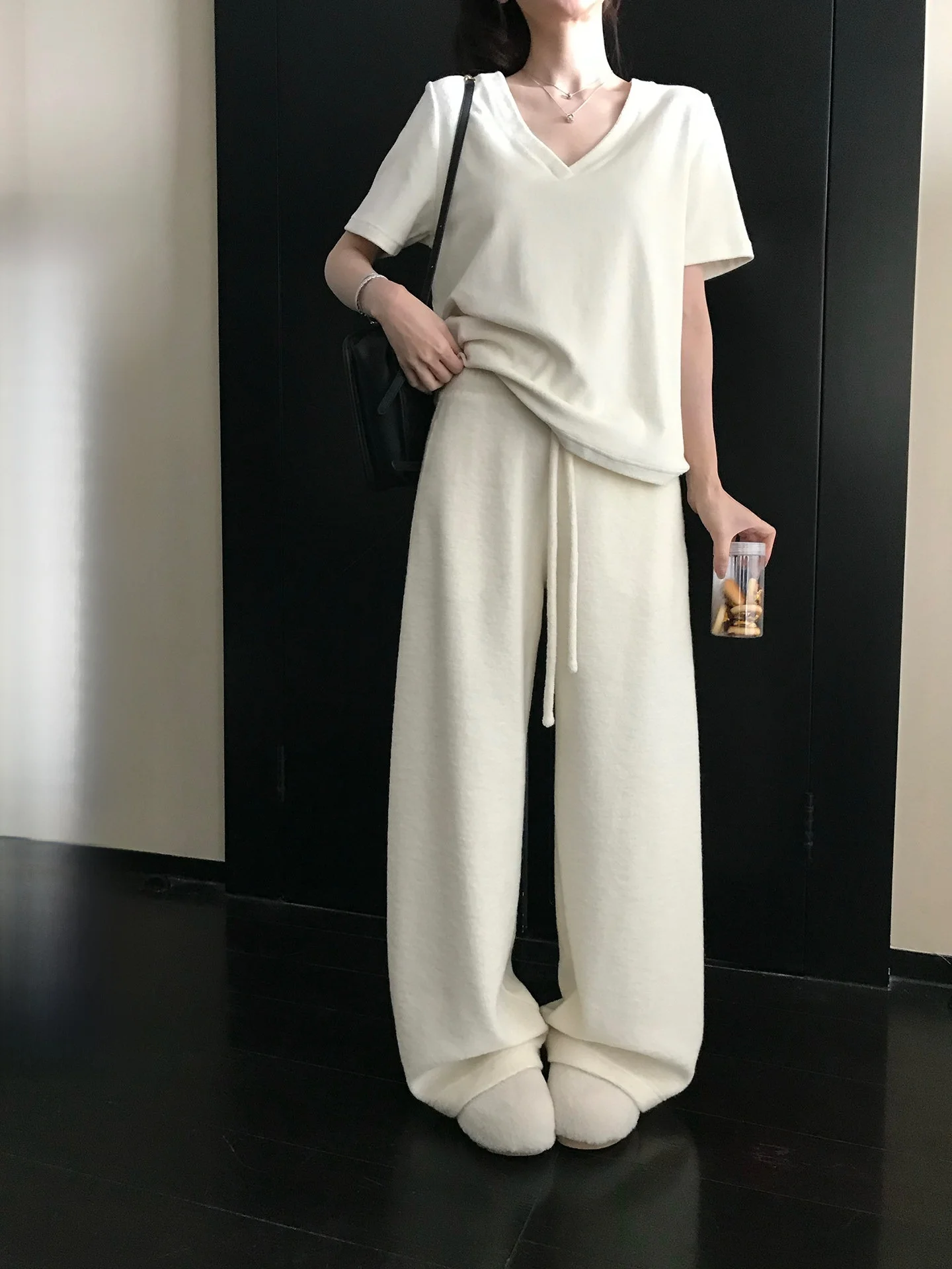 Skk Store Wool Particle Pants Elastic Waist Straight Leg Casual Trousers Recommended by Sister 330G Wool Circle Knit Fashiona...
Skk Store Wool Particle Pants Elastic Waist Straight Leg Casual Trousers Recommended by Sister 330G Wool Circle Knit Fashiona...