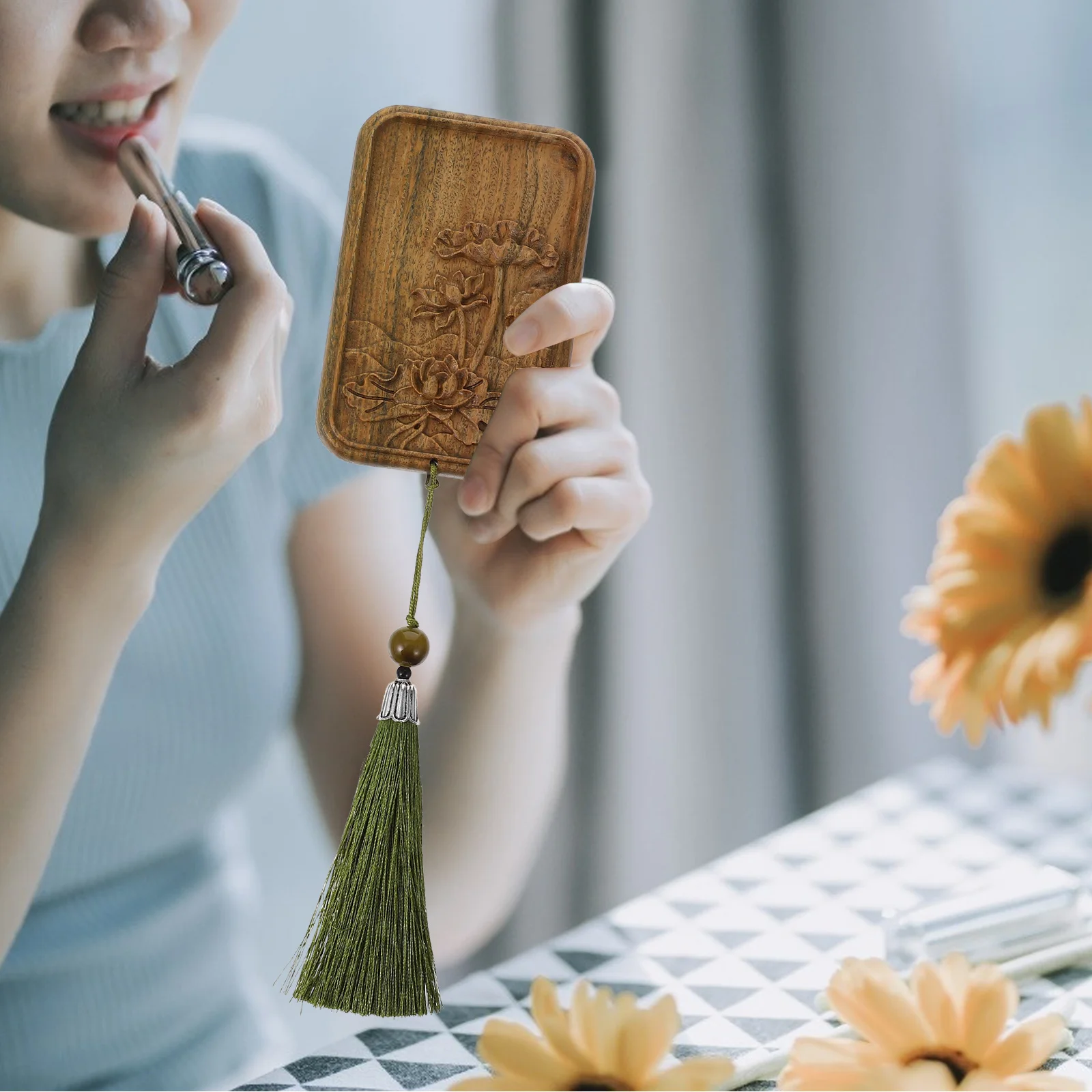 Portable Wood Makeup Mirror with Hanging Tassel Elegant Mirror for Travel Outing Shopping Festival Party Daily Use
Portable Wood Makeup Mirror with Hanging Tassel Elegant Mirror for Travel Outing Shopping Festival Party Daily Use