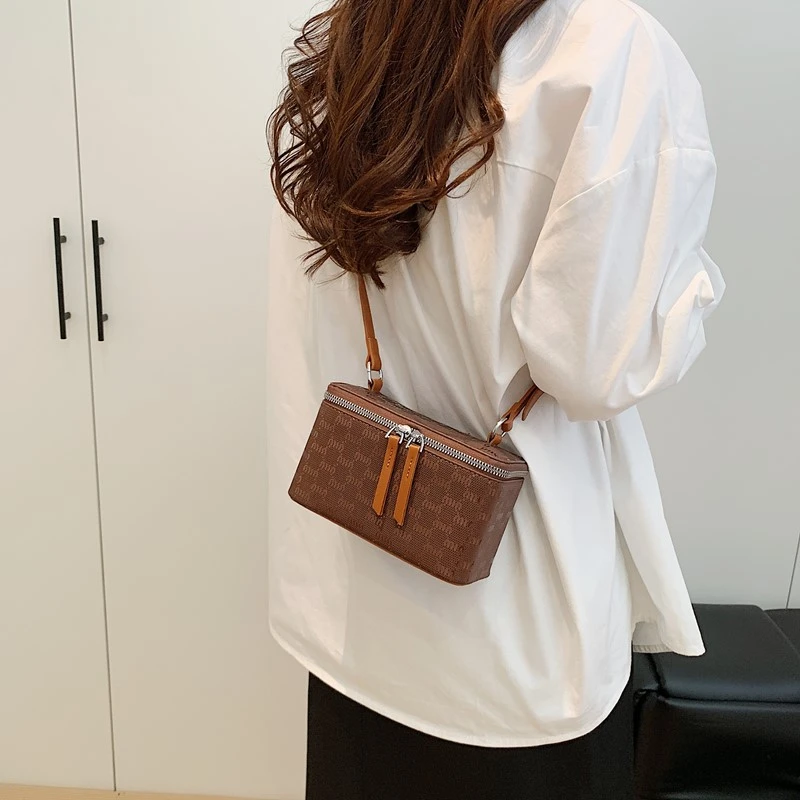 Роскошная женская элитная кожаная сумка на плечо, элегантная классическая дизайнерская сумка-тоут для повседневной городской модной одежды
Роскошная женская элитная кожаная сумка на плечо, элегантная классическая дизайнерская сумка-тоут для повседневной городской модной одежды