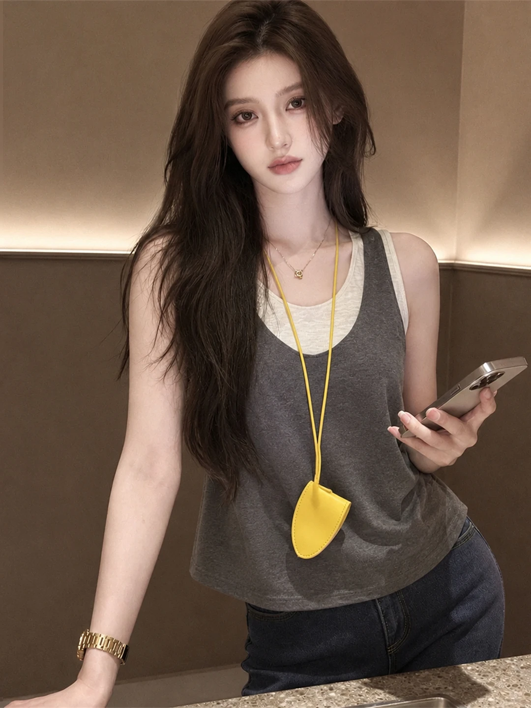 Korean Style Commute Fashion Top Women's Sleeveless Patchwork Color V-Neck Silk Vest Youthful Design Summer Trendy Shirt
Korean Style Commute Fashion Top Women's Sleeveless Patchwork Color V-Neck Silk Vest Youthful Design Summer Trendy Shirt