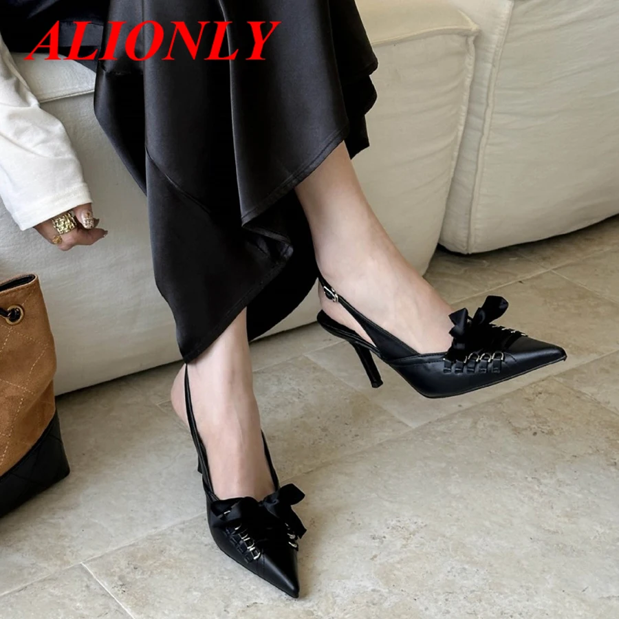 Alionly 2026 Новинка: Белые туфли-лодочки с жемчужным бантом, женские, сексуальные, с острым носком, на высоком каблуке, для свадьбы и выпускного, прозрачные сандалии из ПВХ
Alionly 2026 Новинка: Белые туфли-лодочки с жемчужным бантом, женские, сексуальные, с острым носком, на высоком каблуке, для свадьбы и выпускного, прозрачные сандалии из ПВХ
