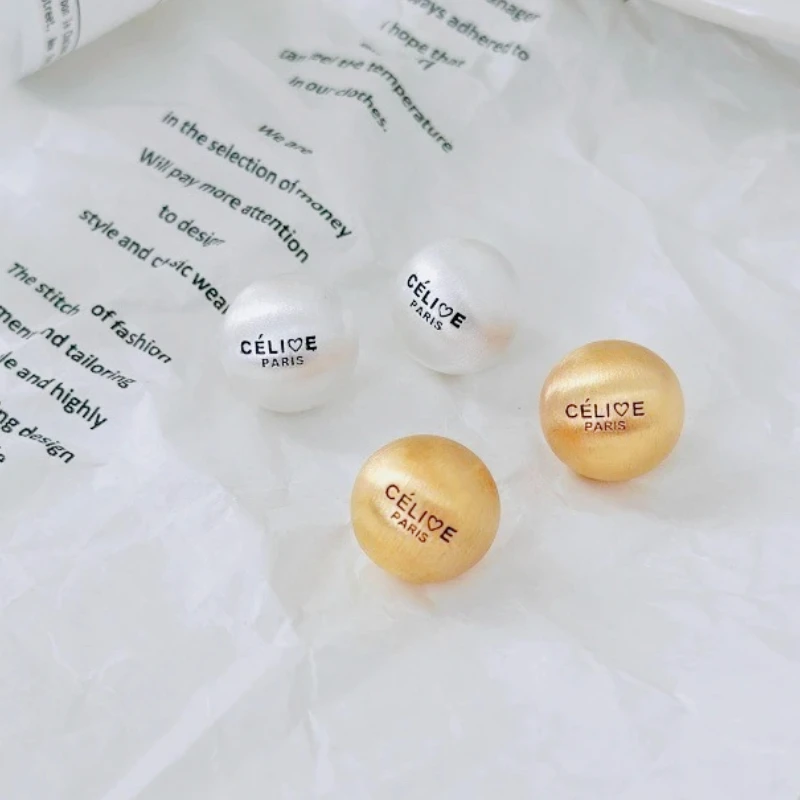 French Retro-style, Fashionable, Simple and Personalized Matte Metal Brushed Matte Stud Earrings, Exquisite Female Stud Earrings
French Retro-style, Fashionable, Simple and Personalized Matte Metal Brushed Matte Stud Earrings, Exquisite Female Stud Earrings