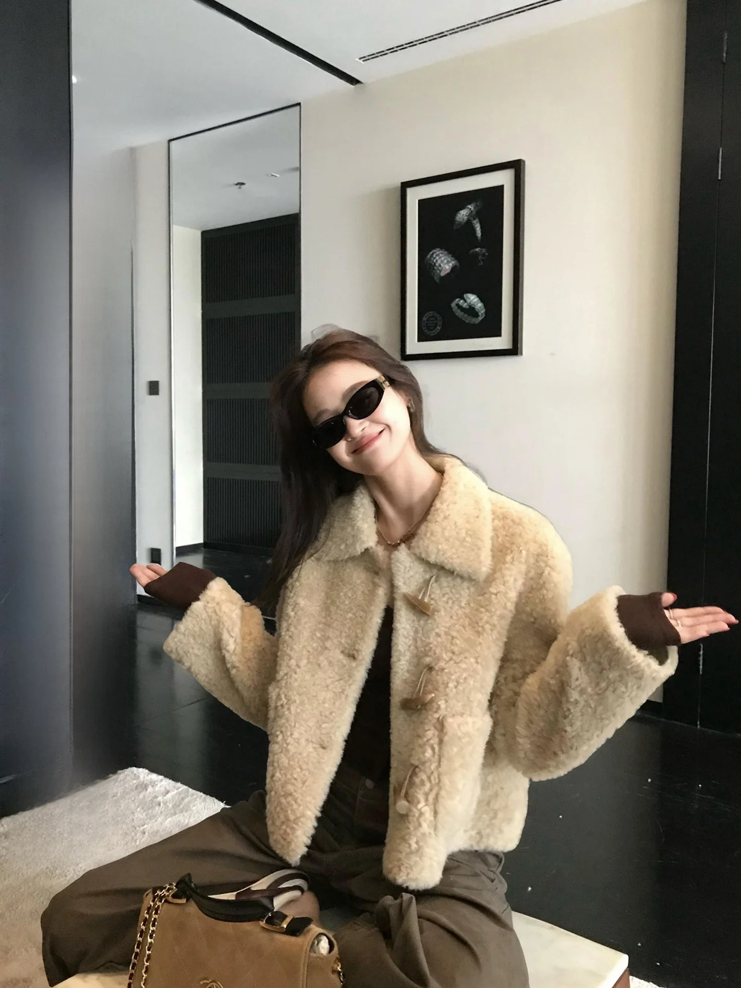 ZM Zhou Mi Women's ort Woolen Fur Coat Faionable Lamb Fur Plu Coat Button Design Warm Pure Color Winter Outerwear
ZM Zhou Mi Women's ort Woolen Fur Coat Faionable Lamb Fur Plu Coat Button Design Warm Pure Color Winter Outerwear