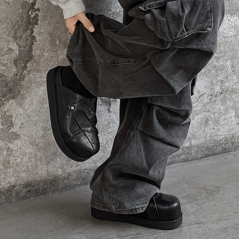 Fashionable Round Headed Men's Niche Fashion Design Trend Thick Soled Height Increasing Slippers Suitable for Indoor Outdoor Use
Fashionable Round Headed Men's Niche Fashion Design Trend Thick Soled Height Increasing Slippers Suitable for Indoor Outdoor Use