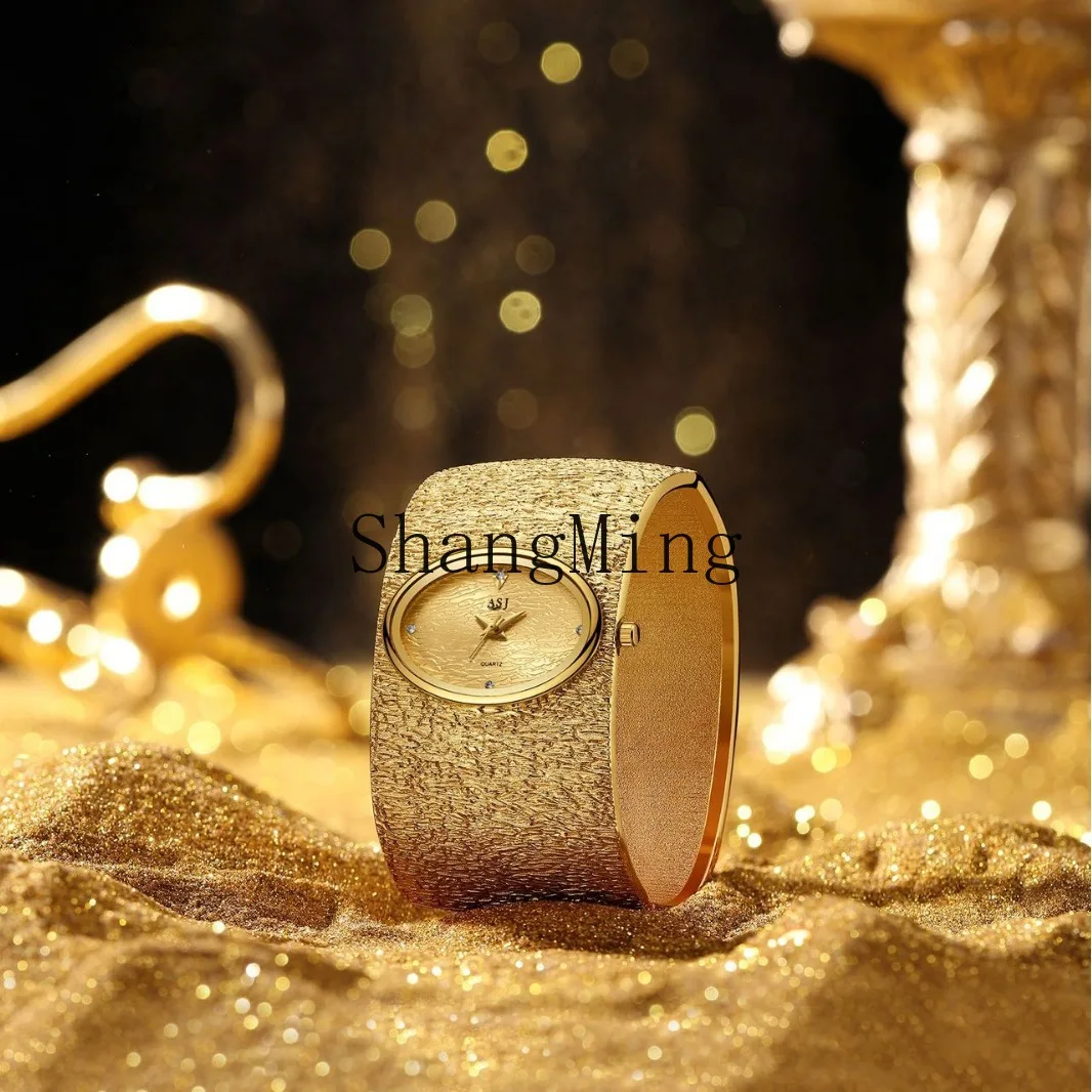 PYH Hot Selling Women's Bracelet Watch Gold Luxury Bark Pattern Simple Women's Quartz Watch
PYH Hot Selling Women's Bracelet Watch Gold Luxury Bark Pattern Simple Women's Quartz Watch
