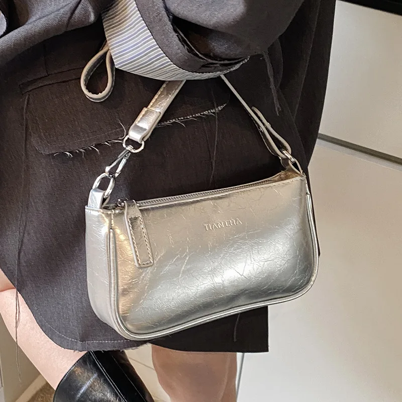 Korean Pu Leather Shoulder Bag for Women 2026 New in Small Ladies Crossbody Square Bags Fashion Luxury Designer Female Handbags
Korean Pu Leather Shoulder Bag for Women 2026 New in Small Ladies Crossbody Square Bags Fashion Luxury Designer Female Handbags