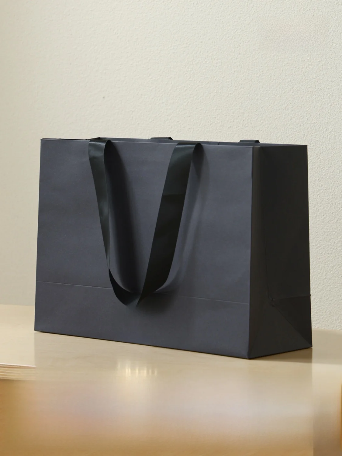 Bla High-End Gift Bag Inner Wear Handbag Premium Paper Bag Faionable Text Pattern Ideal for All Ocns And Destinations
Bla High-End Gift Bag Inner Wear Handbag Premium Paper Bag Faionable Text Pattern Ideal for All Ocns And Destinations