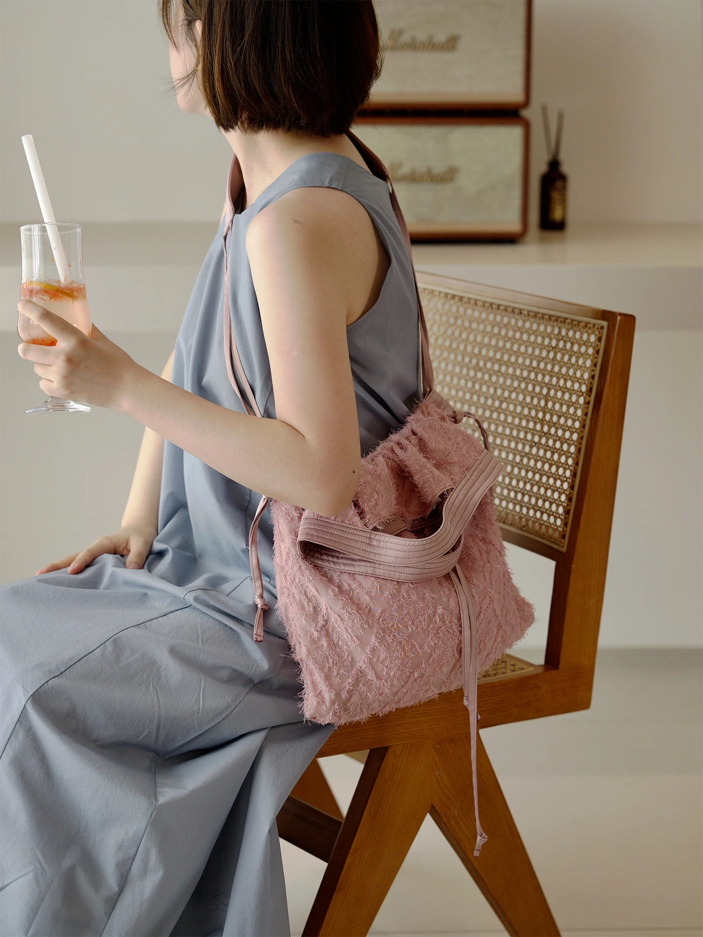 Original Design Tassel Soft Commuter Shoulder Bag Handbag Crossbody Bag for Women Summer 2026 the House Yimazato
Original Design Tassel Soft Commuter Shoulder Bag Handbag Crossbody Bag for Women Summer 2026 the House Yimazato