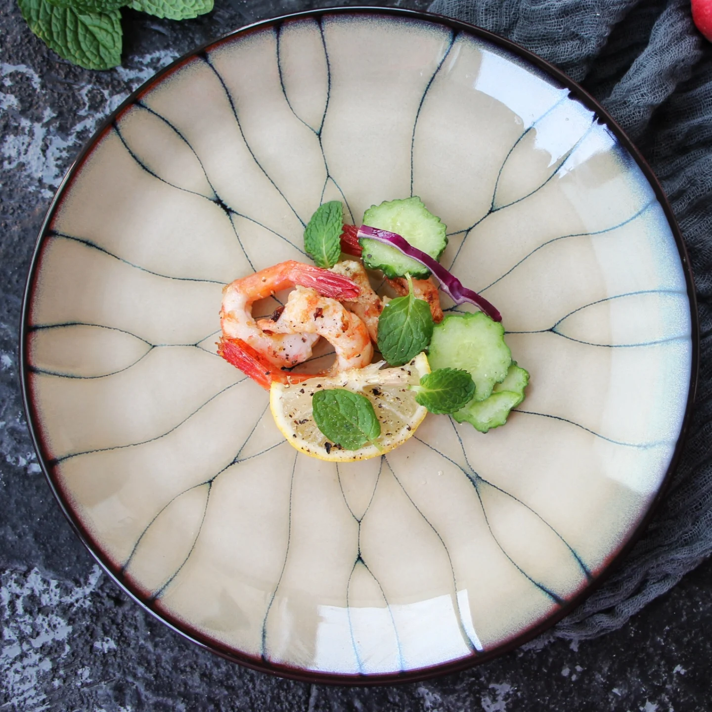 Элитная японская фарфоровая тарелка для сервировки блюд, десертов, круглая, для ресторанов, с подглазурной росписью
Элитная японская фарфоровая тарелка для сервировки блюд, десертов, круглая, для ресторанов, с подглазурной росписью