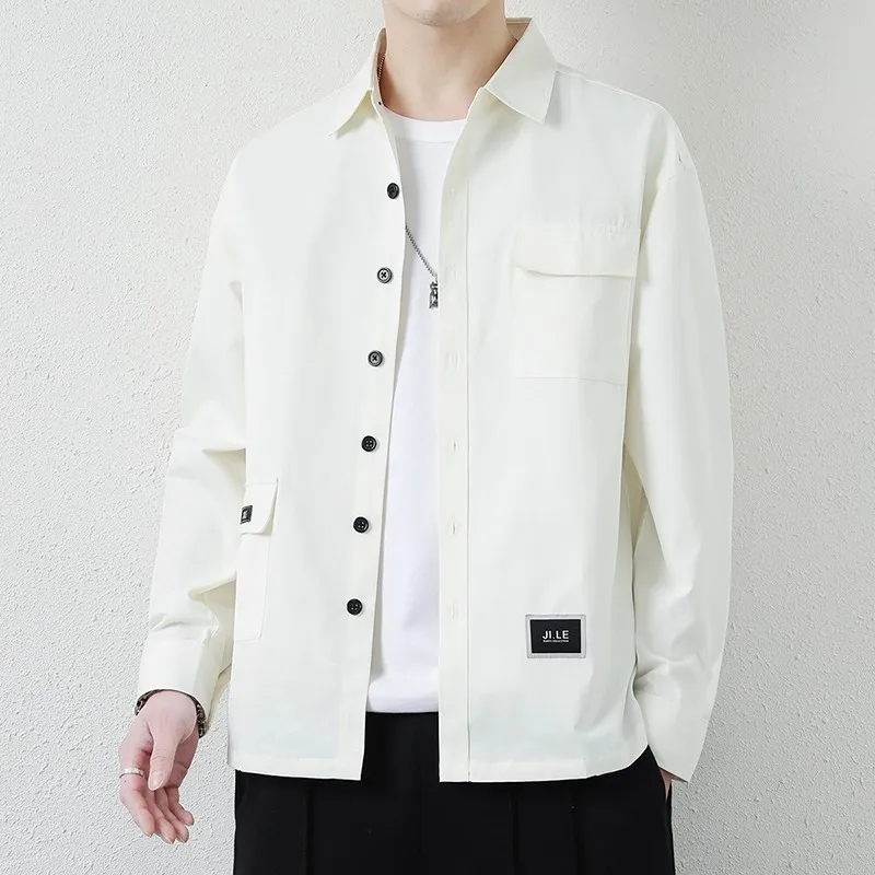 Ретро-японская свободная рубашка с длинным рукавом в стиле рабочей одежды для мужчин: модная, повседневная, универсальная, стильная верхняя одежда.
Ретро-японская свободная рубашка с длинным рукавом в стиле рабочей одежды для мужчин: модная, повседневная, универсальная, стильная верхняя одежда.