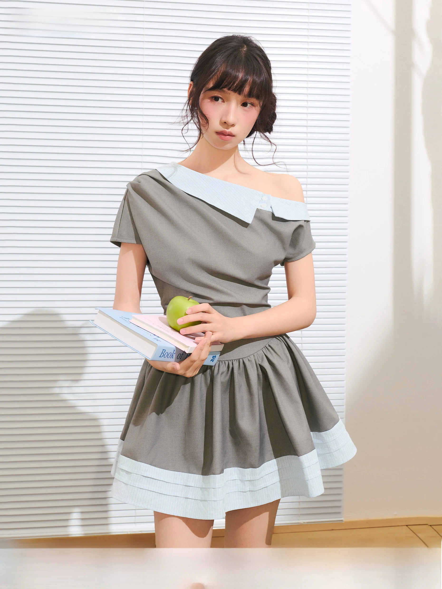 Umoumo Summer Korean Style Puffy Sleeveless Dress Shoulder Bared Collar Stand out Color A-Line Skirt Slim Fit Waist Cinched
Umoumo Summer Korean Style Puffy Sleeveless Dress Shoulder Bared Collar Stand out Color A-Line Skirt Slim Fit Waist Cinched