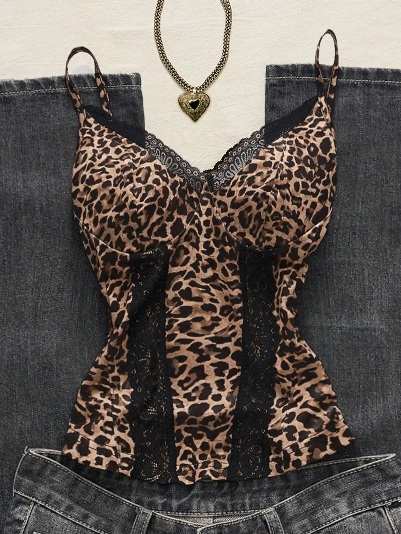 Sexy Lace Patchwork Leopard Print Camisole Top For Summer Vacation
Sexy Lace Patchwork Leopard Print Camisole Top For Summer Vacation