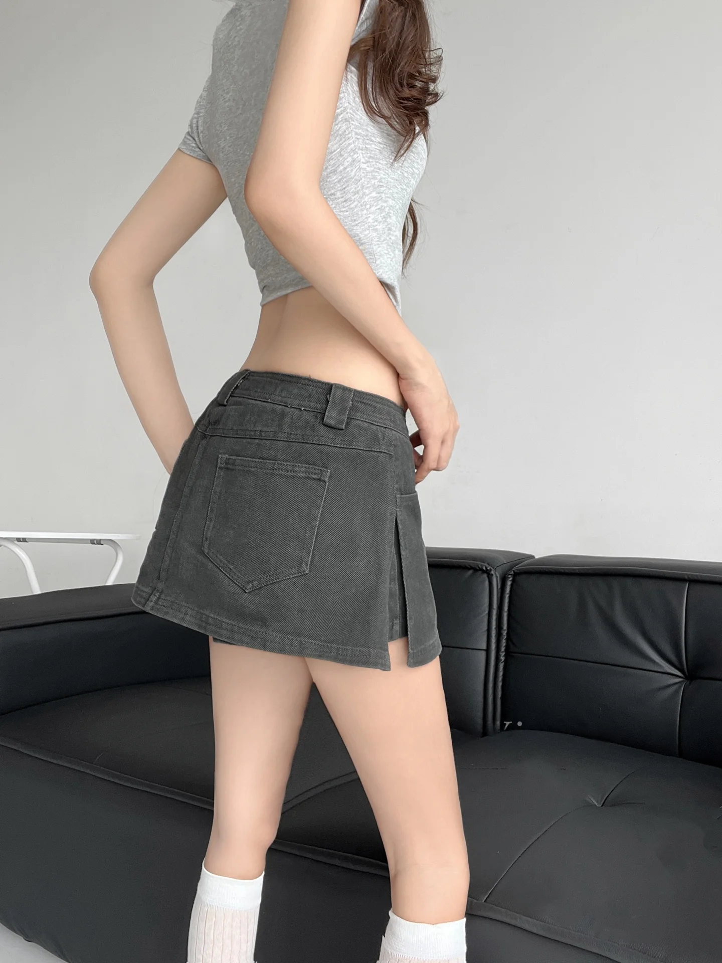 Рабочая одежда с низкой талией, искусственная двухсекционная джинсовая юбка, антилегкая прогулочная американская женская повседневная юбка трапециевидной формы
Рабочая одежда с низкой талией, искусственная двухсекционная джинсовая юбка, антилегкая прогулочная американская женская повседневная юбка трапециевидной формы