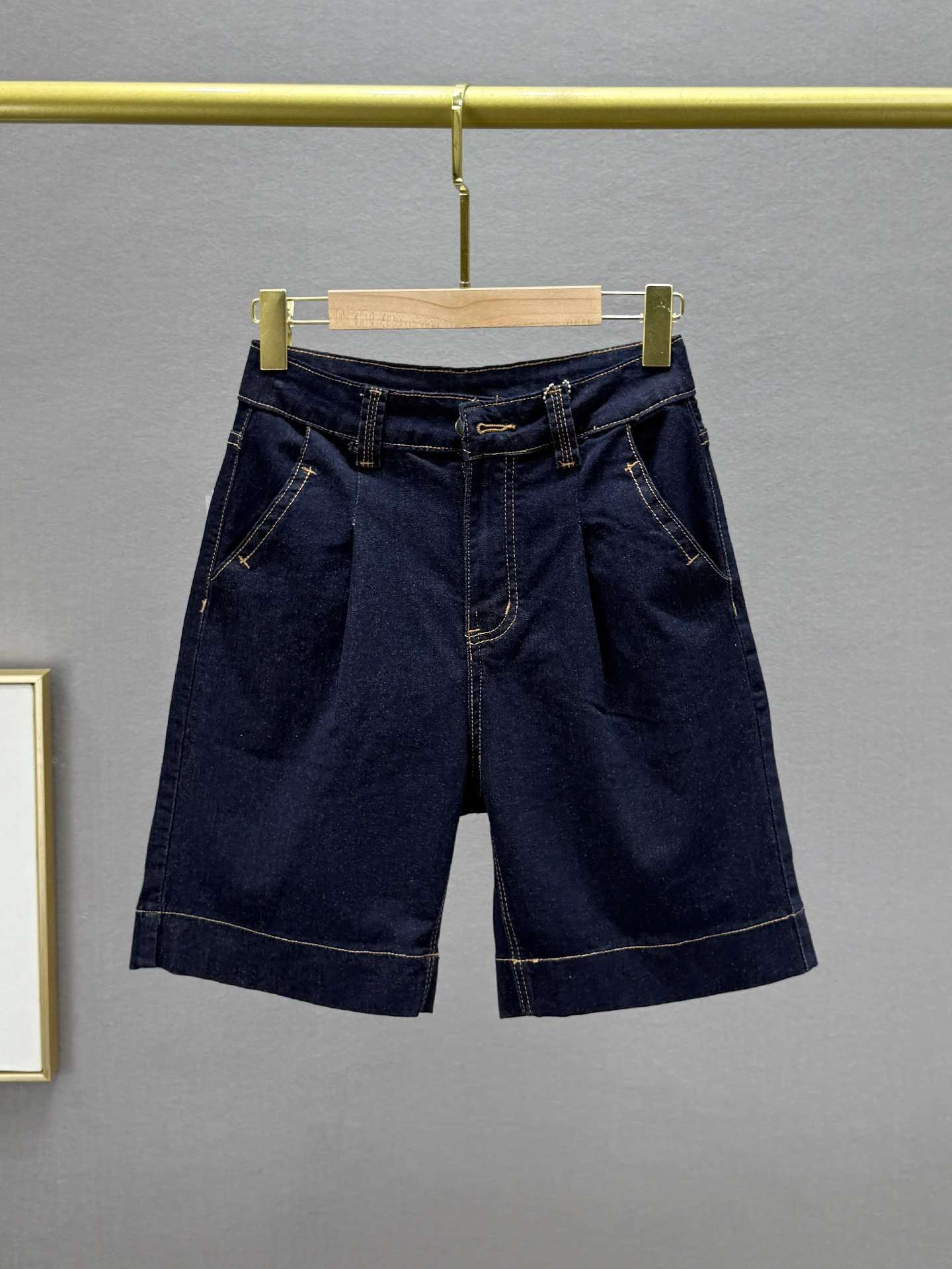 Женские летние новые джинсовые шорты с высокой талией, облегающие, эластичные, винтажные, темно-синие, прямого кроя, повседневные, из хлопка
Женские летние новые джинсовые шорты с высокой талией, облегающие, эластичные, винтажные, темно-синие, прямого кроя, повседневные, из хлопка