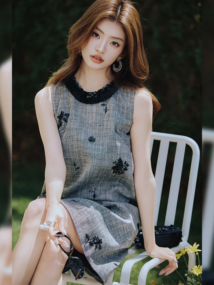 Элегантное летнее женское платье А-силуэта с вышивкой розами и бисером, круглым вырезом, свободного кроя, для офиса
Элегантное летнее женское платье А-силуэта с вышивкой розами и бисером, круглым вырезом, свободного кроя, для офиса