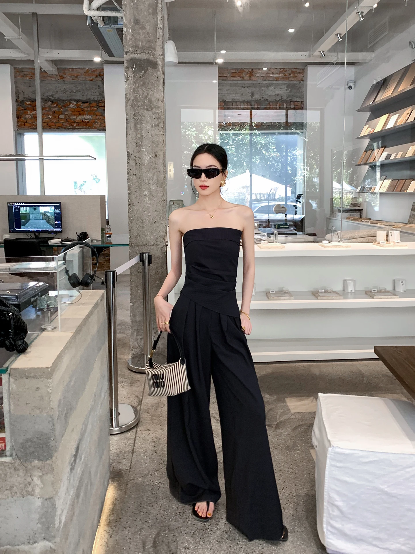Binguo Casual Slim Fit Top And Wide Leg Pants Two Piece Set Women's Summer New Style Irregular Pleated Tube Top And High Wais...
Binguo Casual Slim Fit Top And Wide Leg Pants Two Piece Set Women's Summer New Style Irregular Pleated Tube Top And High Wais...