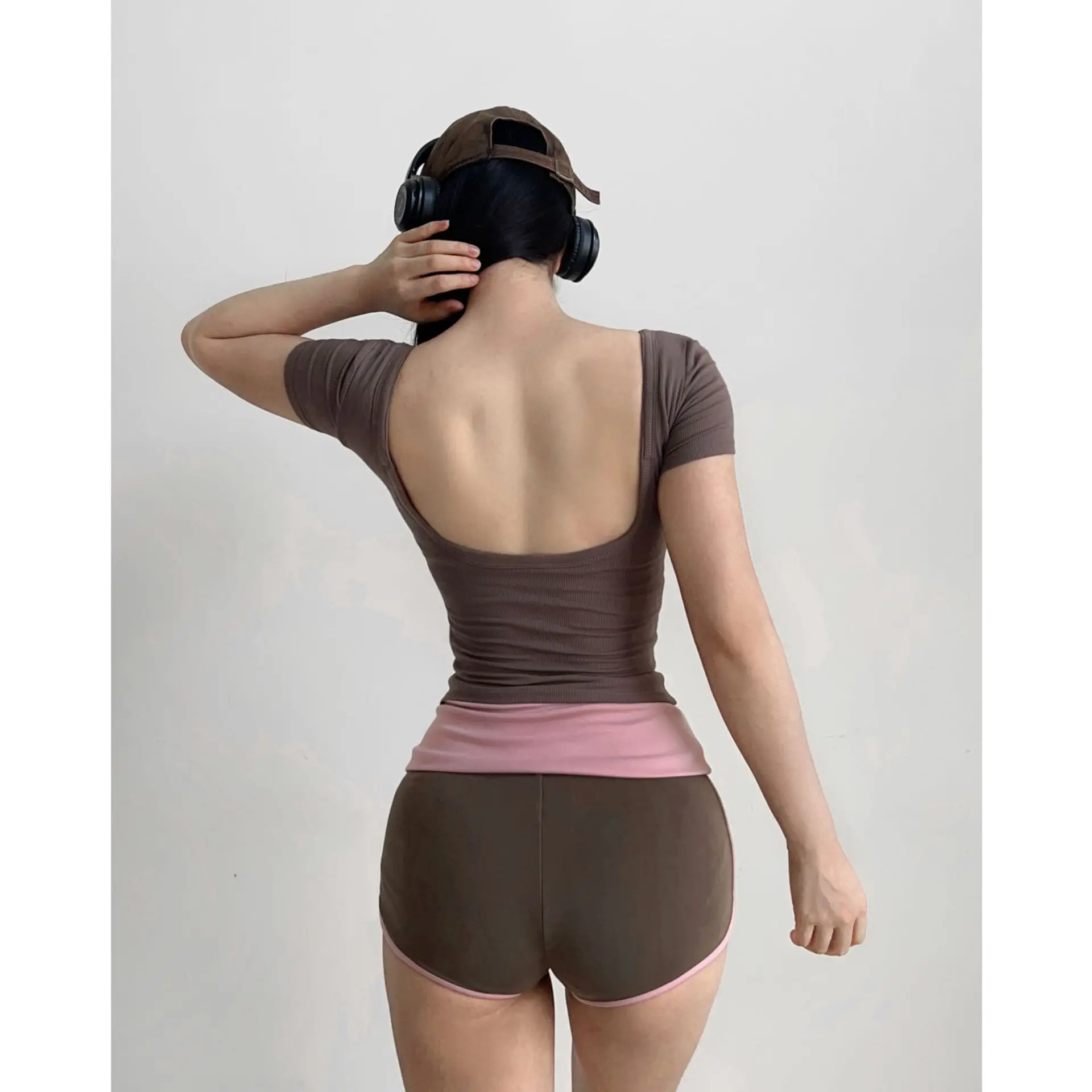 2026 New Yoga Top Women Integrated Padded Cup Short Sleeve T-shirt Slim Fit Breathable Workout Shirt Comfort Activewear Running
2026 New Yoga Top Women Integrated Padded Cup Short Sleeve T-shirt Slim Fit Breathable Workout Shirt Comfort Activewear Running