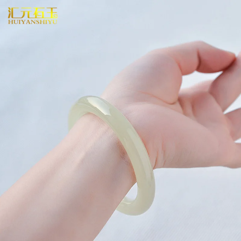 Натуральный браслет из синьцзянского нефрита Цинбайюй для женщин, круглый, в молодежном стиле, прозрачный, из нефрита Цинбайюй Диндин, материал Циншуй
Натуральный браслет из синьцзянского нефрита Цинбайюй для женщин, круглый, в молодежном стиле, прозрачный, из нефрита Цинбайюй Диндин, материал Циншуй