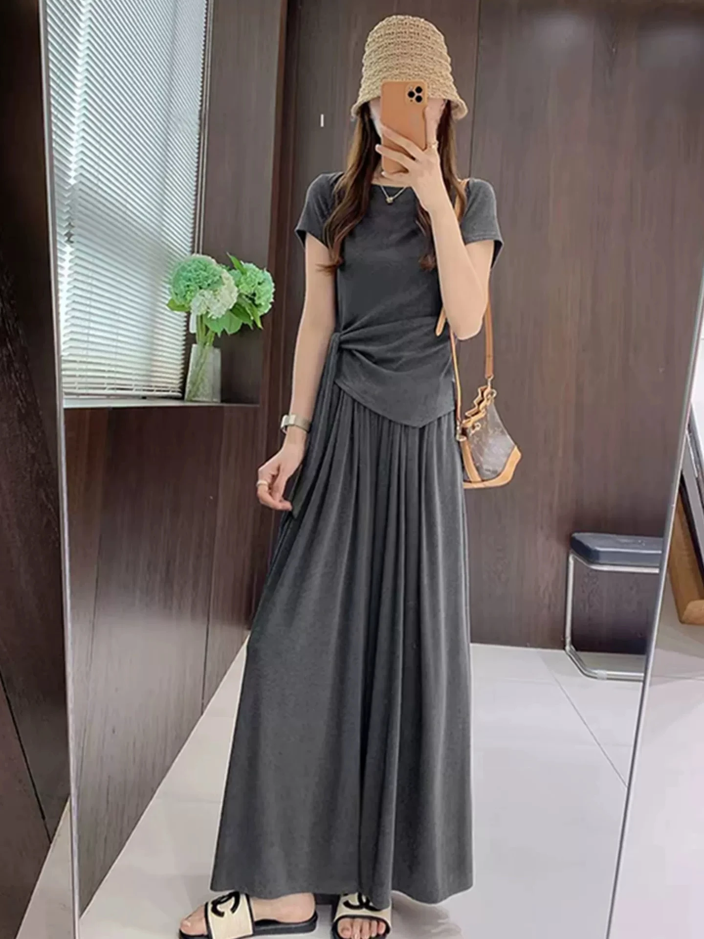 Summer Fashion OOTD Minimalist Style T-Shirt And High Waist Wide Leg Pants Two Piece Set Slimming Short Sleeve with Belt Design
Summer Fashion OOTD Minimalist Style T-Shirt And High Waist Wide Leg Pants Two Piece Set Slimming Short Sleeve with Belt Design