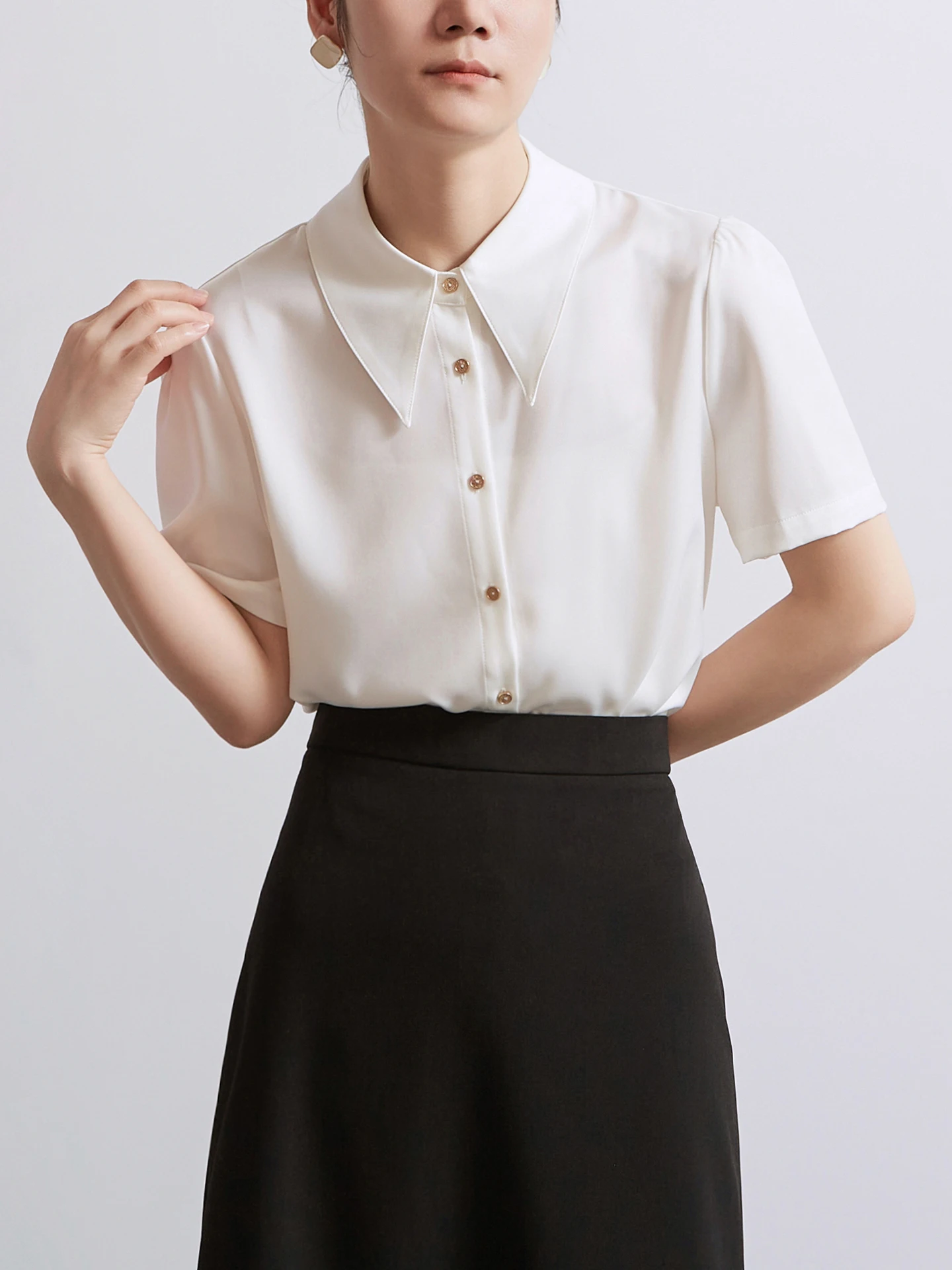 CHICBLISS White Satin Short Sleeve Shirt Women's Pointed Collar Metal Button Commute Iron Free Bubble Sleeve Top Ladies
CHICBLISS White Satin Short Sleeve Shirt Women's Pointed Collar Metal Button Commute Iron Free Bubble Sleeve Top Ladies