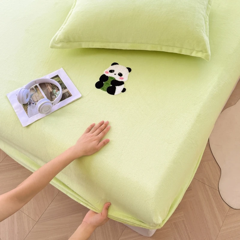 Pure cotton high gram weight solid color towel embroidered milk fleece single piece bed hat three-piece set
Pure cotton high gram weight solid color towel embroidered milk fleece single piece bed hat three-piece set