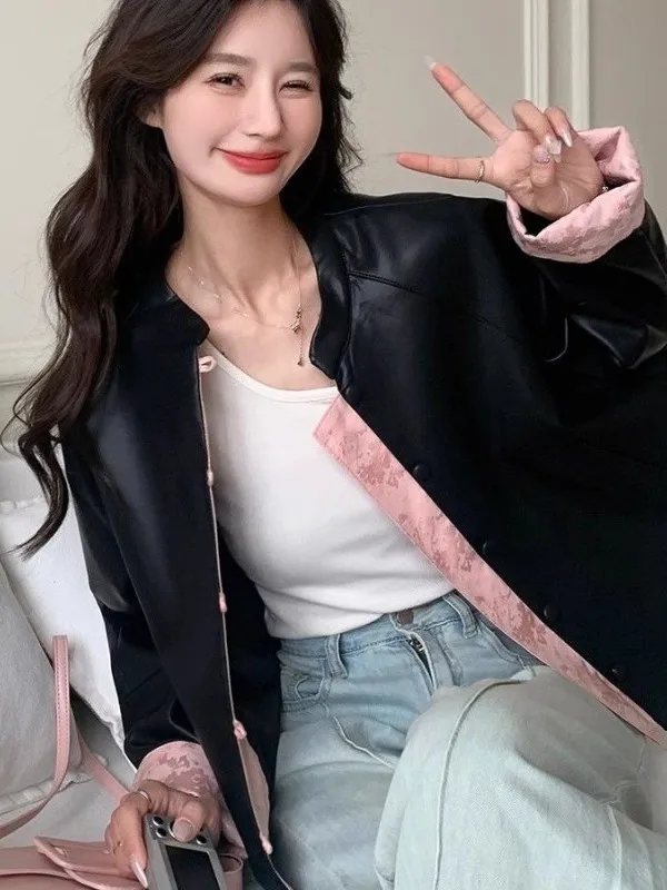 Retro New Chinese Style Short Leather Jacket Women's Spring Autumn New Model Health Bracelet Knee Protector Elegant Atmosphere
Retro New Chinese Style Short Leather Jacket Women's Spring Autumn New Model Health Bracelet Knee Protector Elegant Atmosphere