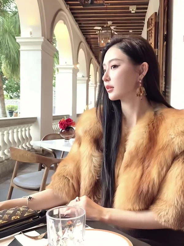 Теплое пальто с меховым воротником и V-образным вырезом, роскошная женская верхняя одежда для повседневного использования, утепленное, удлиненное, с рукавами 3/4
Теплое пальто с меховым воротником и V-образным вырезом, роскошная женская верхняя одежда для повседневного использования, утепленное, удлиненное, с рукавами 3/4