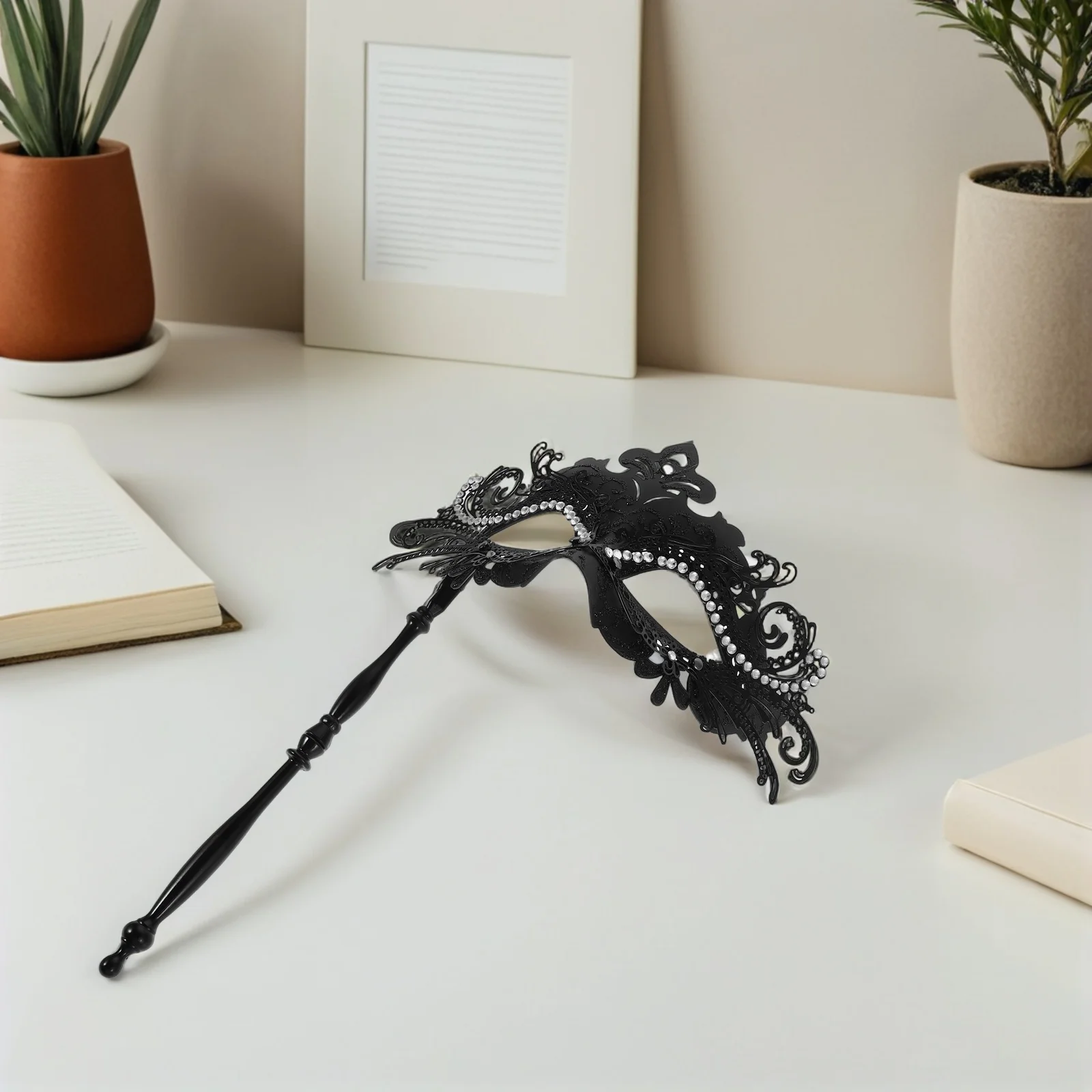 Elegant Handheld Masquerade Mask Black Glitter Finish for Themed Parties Cosplay Events Women Fashionable Statement Piece
Elegant Handheld Masquerade Mask Black Glitter Finish for Themed Parties Cosplay Events Women Fashionable Statement Piece