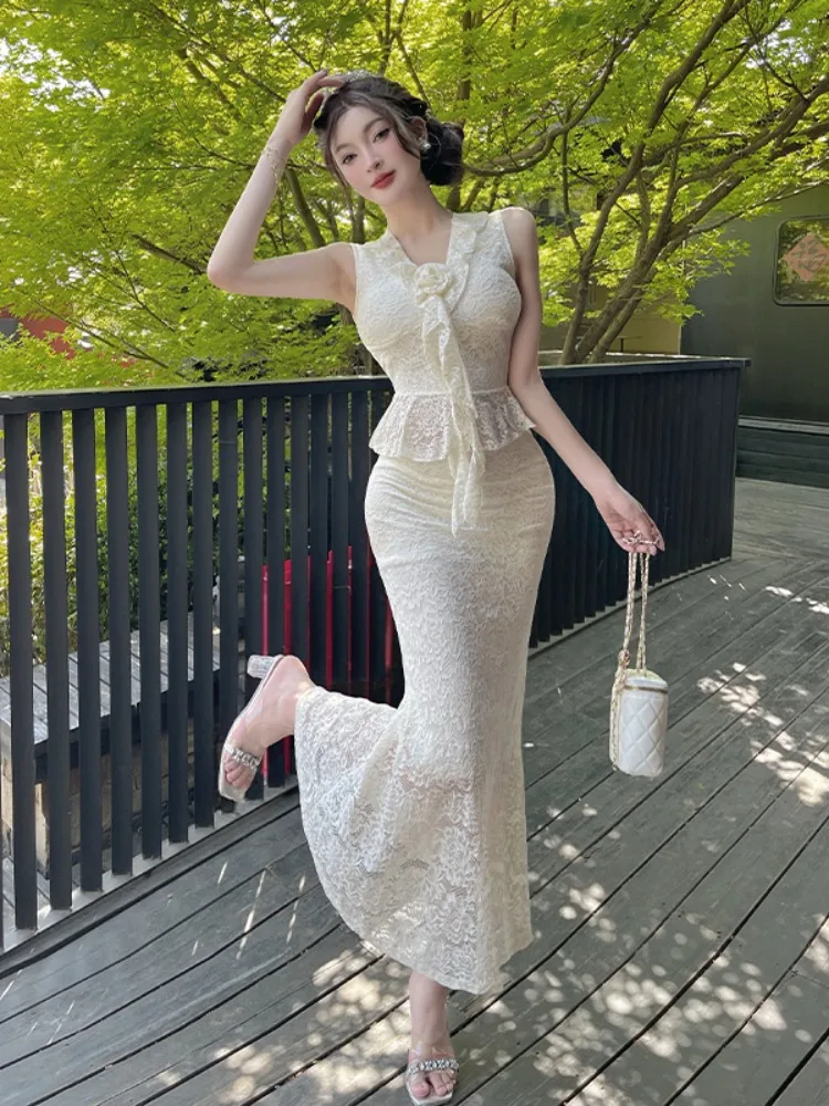 Summer Lace Sleeveless Slim Fit Top And High Waist Fish Tail Half Body Long Skirt Women's Fashion Set Sexy Style Casual Wear
Summer Lace Sleeveless Slim Fit Top And High Waist Fish Tail Half Body Long Skirt Women's Fashion Set Sexy Style Casual Wear