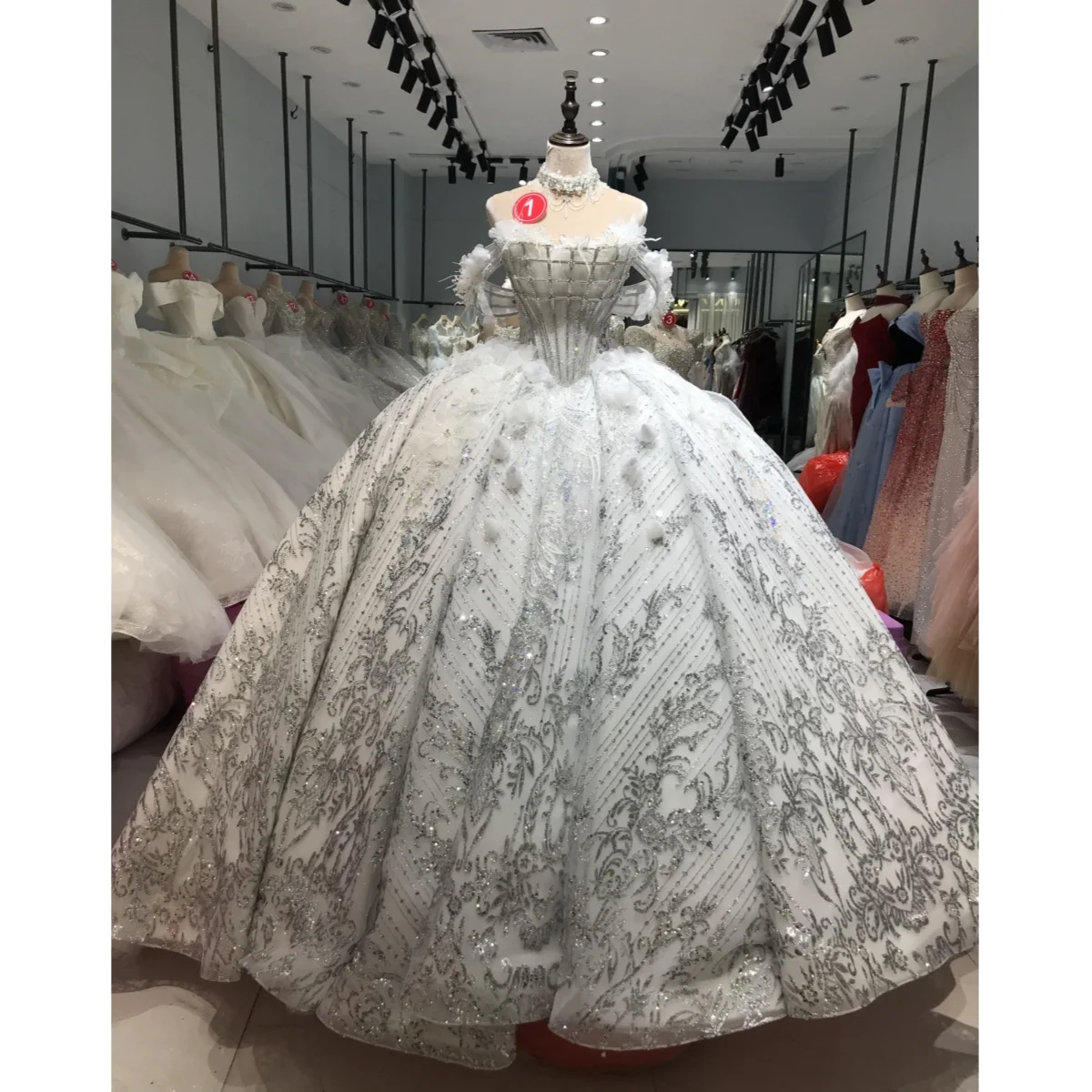 Kisswhite LTT Collection Customized Luxury Wedding Dress 2026 High Leves Puffy Glitters Ball Gown Dress
Kisswhite LTT Collection Customized Luxury Wedding Dress 2026 High Leves Puffy Glitters Ball Gown Dress