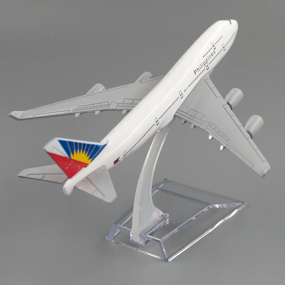 1/400 сплав самолета Boeing 747 Филиппин 16 см сплав самолета B747 модель игрушки детский подарок для коллекции украшения
1/400 сплав самолета Boeing 747 Филиппин 16 см сплав самолета B747 модель игрушки детский подарок для коллекции украшения